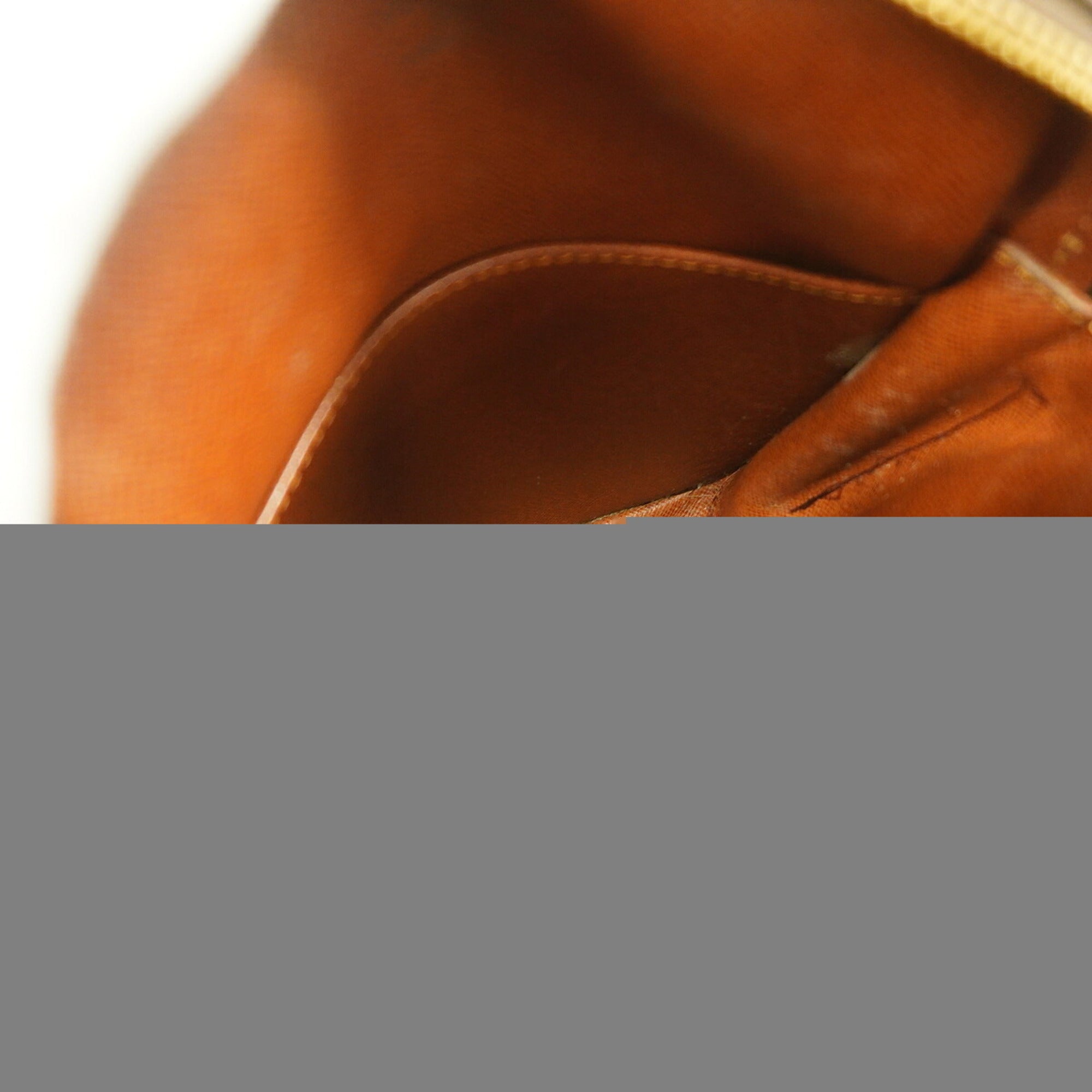 Louis Vuitton Brown Shoulder Bag (Pre-Owned)