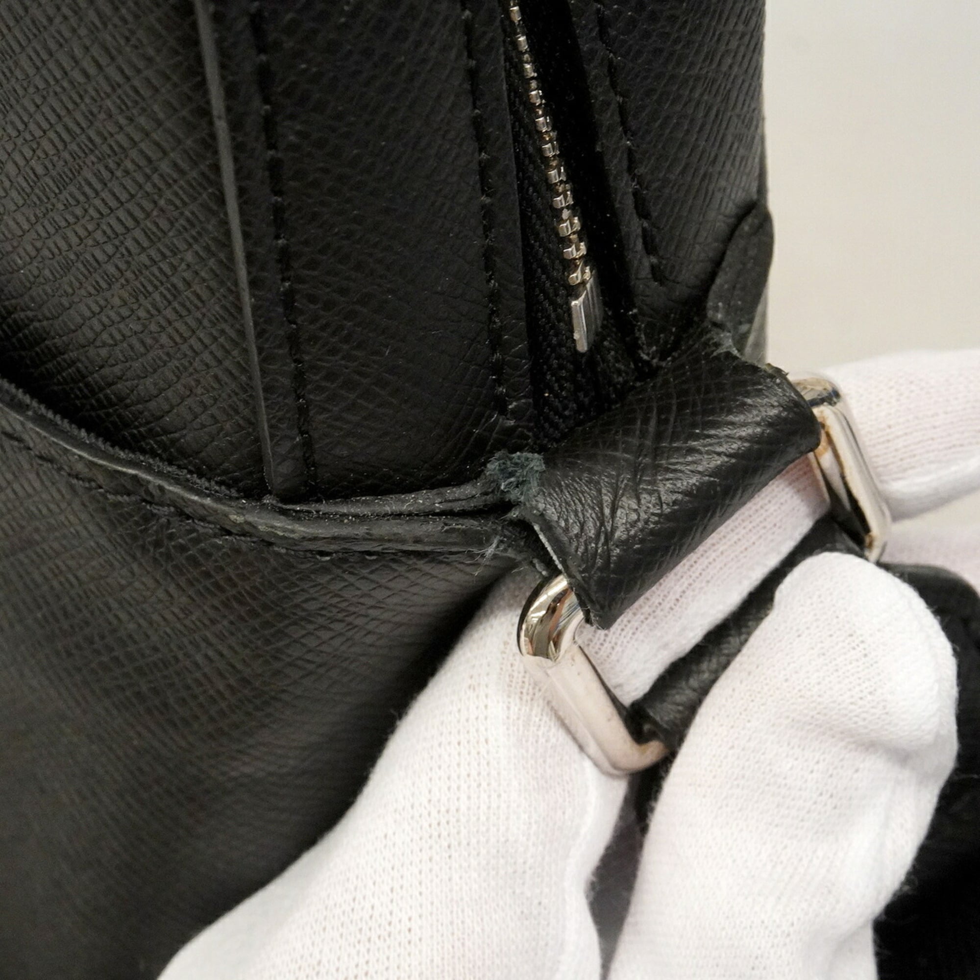 Louis Vuitton Black Shoulder Bag (Pre-Owned)