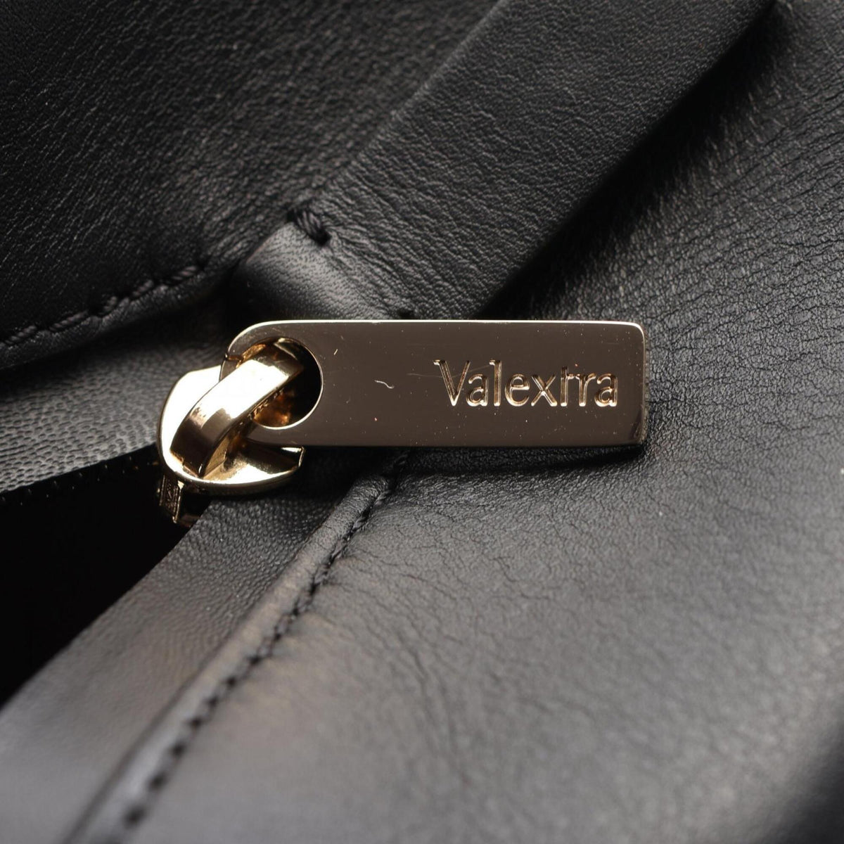 Valextra Black Leather Handbag Shoulder Bag (Pre-Owned)