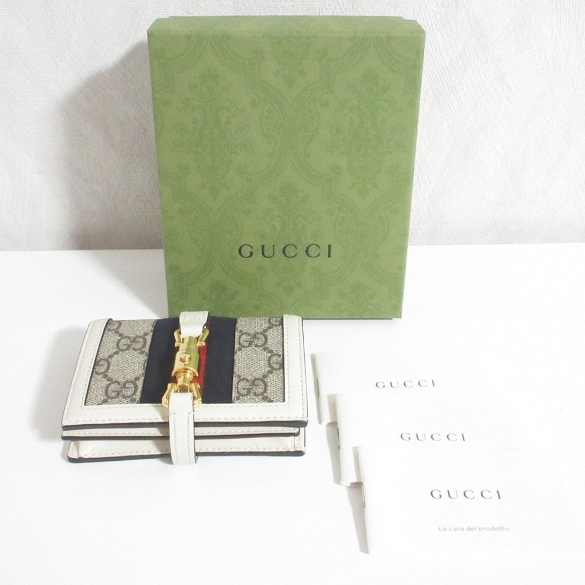 Gucci Grayish White Wallet (Bi-Fold) (Pre-Owned)