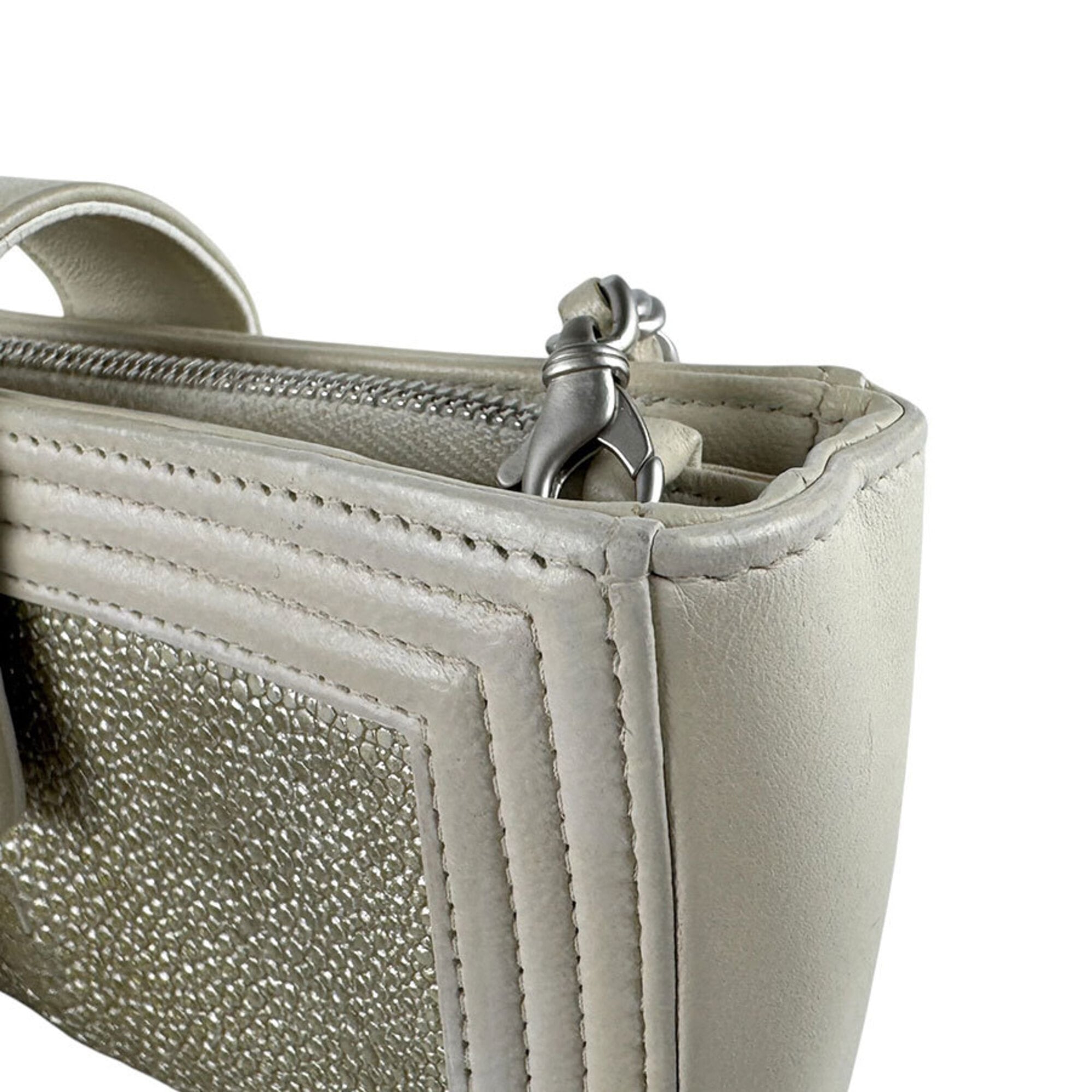 Chanel Ivory Leather Shoulder Bag (Pre-Owned)