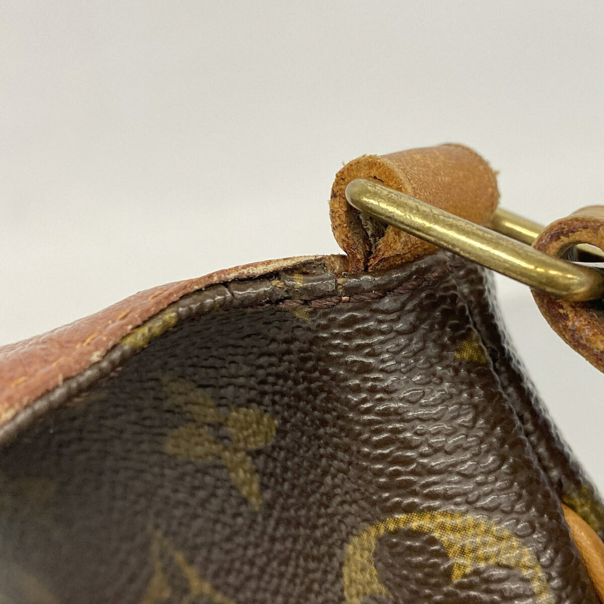 Louis Vuitton Brown Shoulder Bag (Pre-Owned)