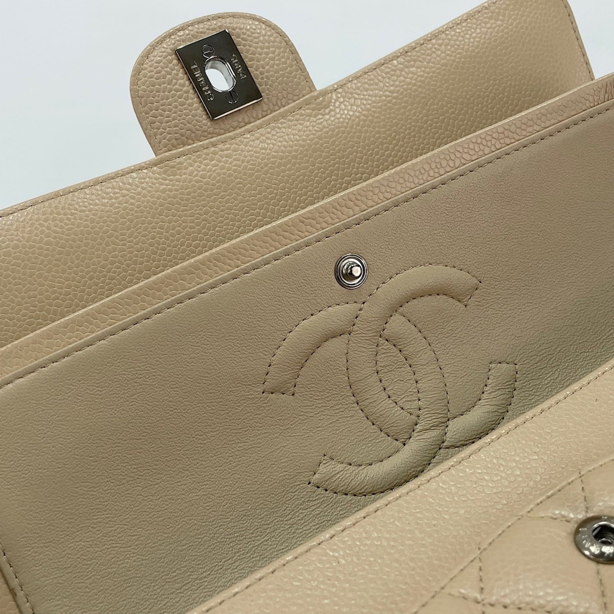 Chanel Beige Shoulder Bag (Pre-Owned)