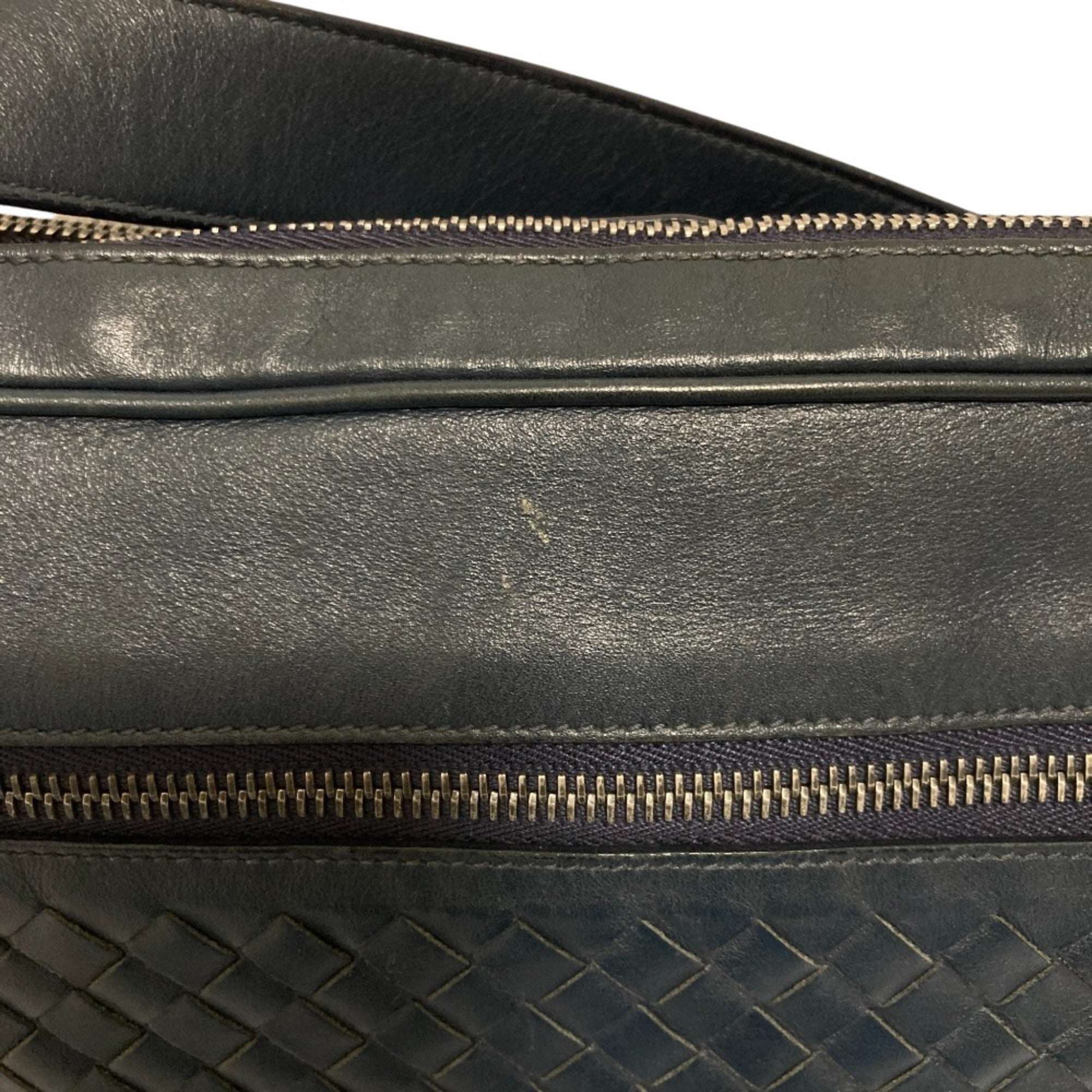 Bottega Veneta Navy Messenger Bag Shoulder Bag (Pre-Owned)