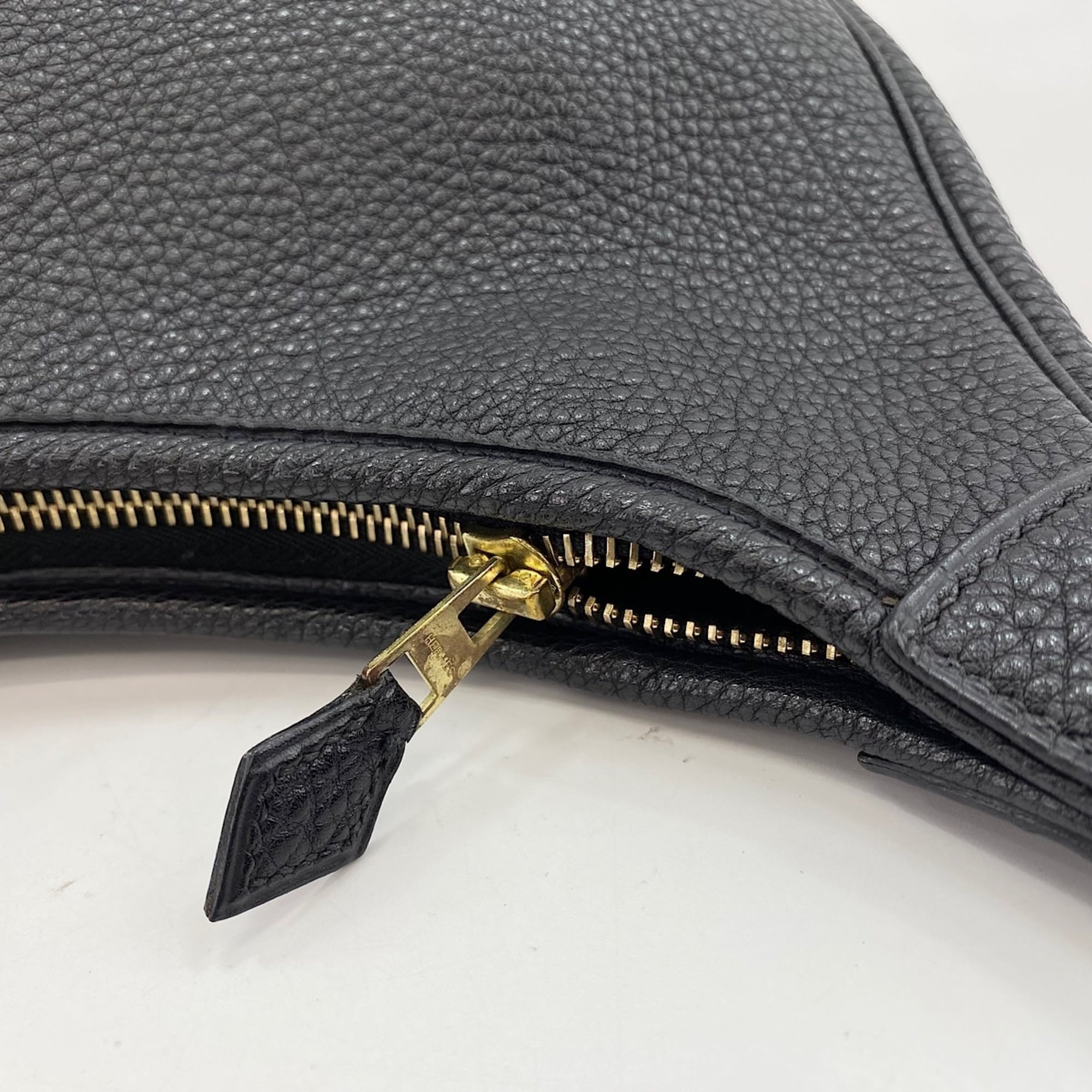 Hermes Trim Black Shoulder Bag (Pre-Owned)