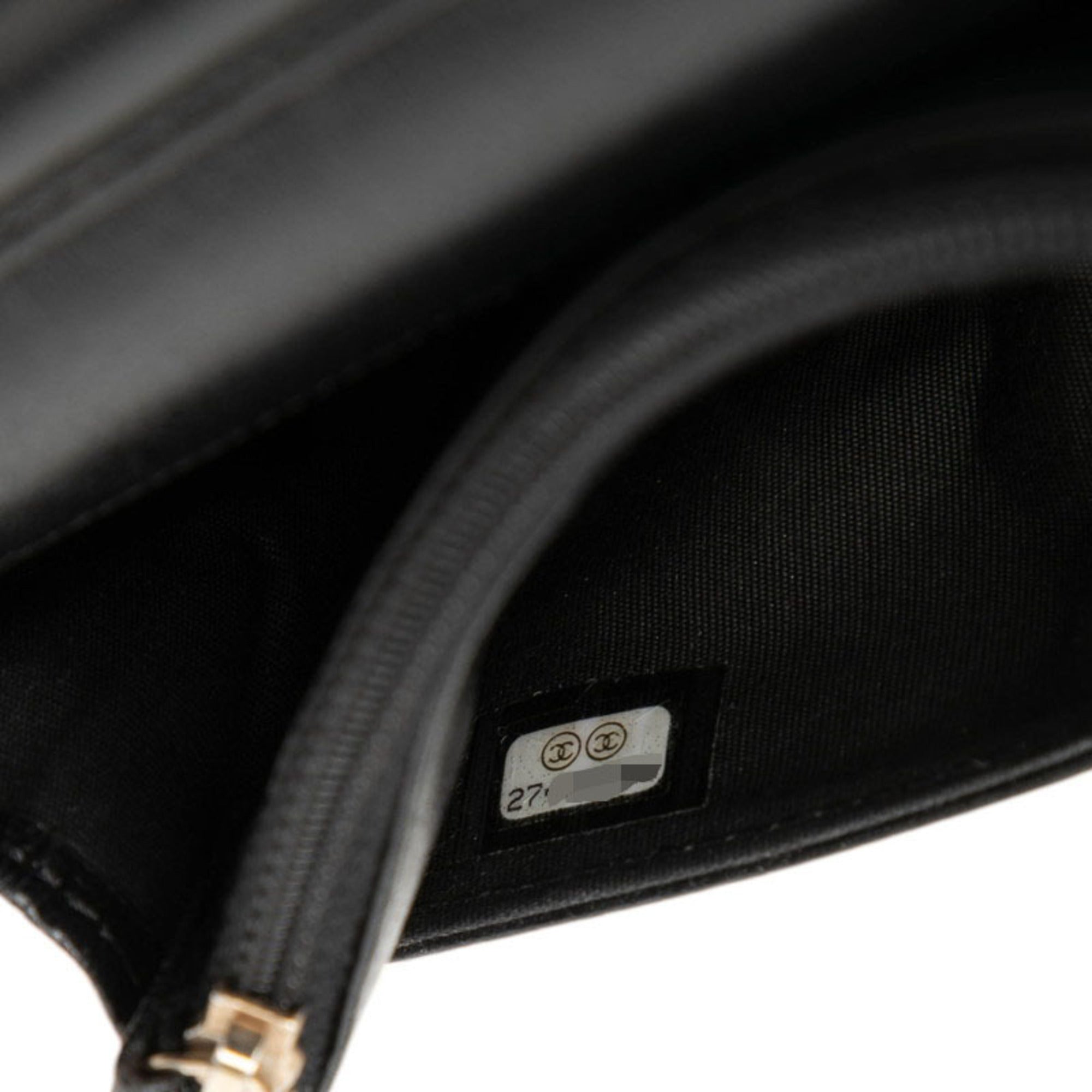 Chanel Black Leather Shoulder Bag (Pre-Owned)
