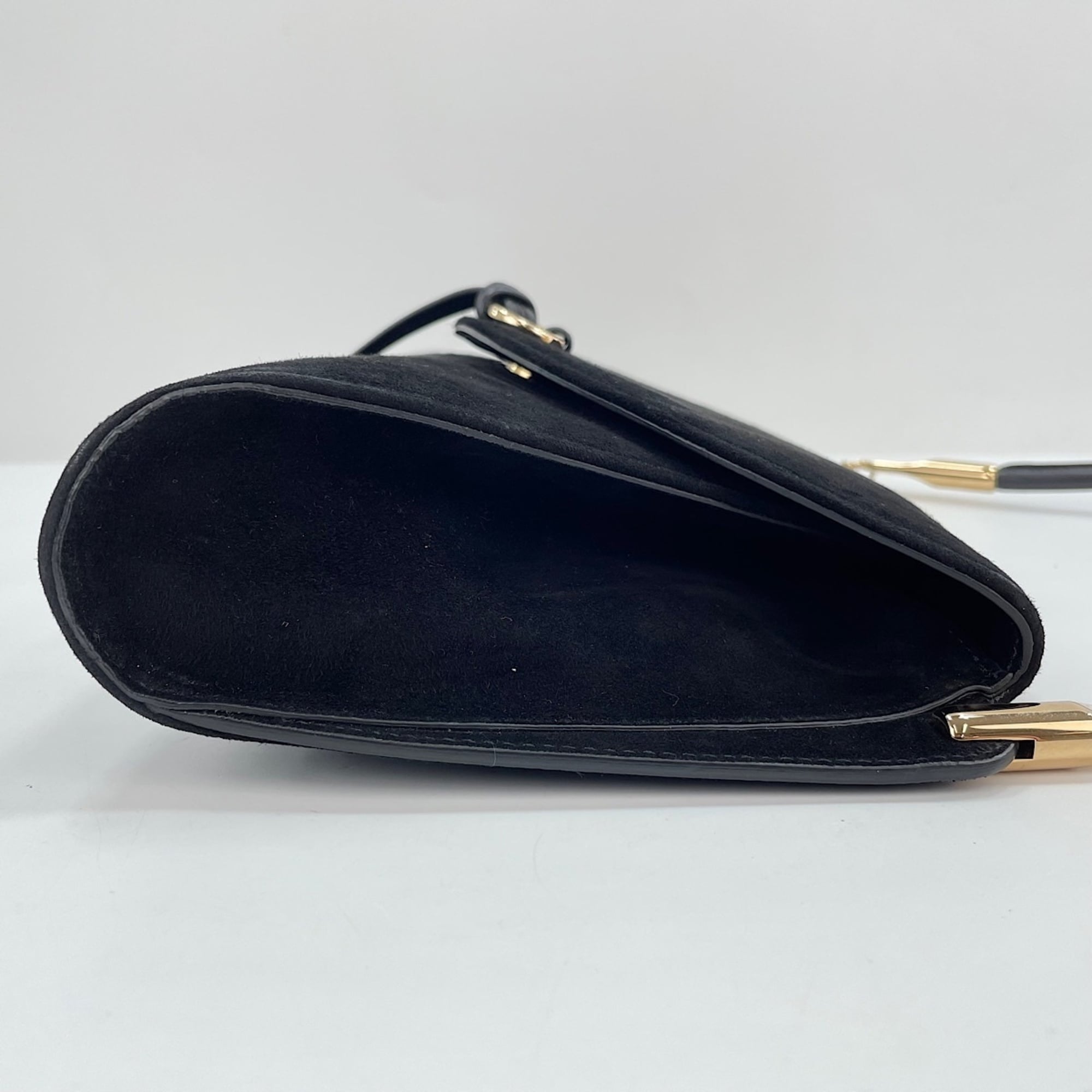 Salvatore Ferragamo Gancini Black Shoulder Bag (Pre-Owned)