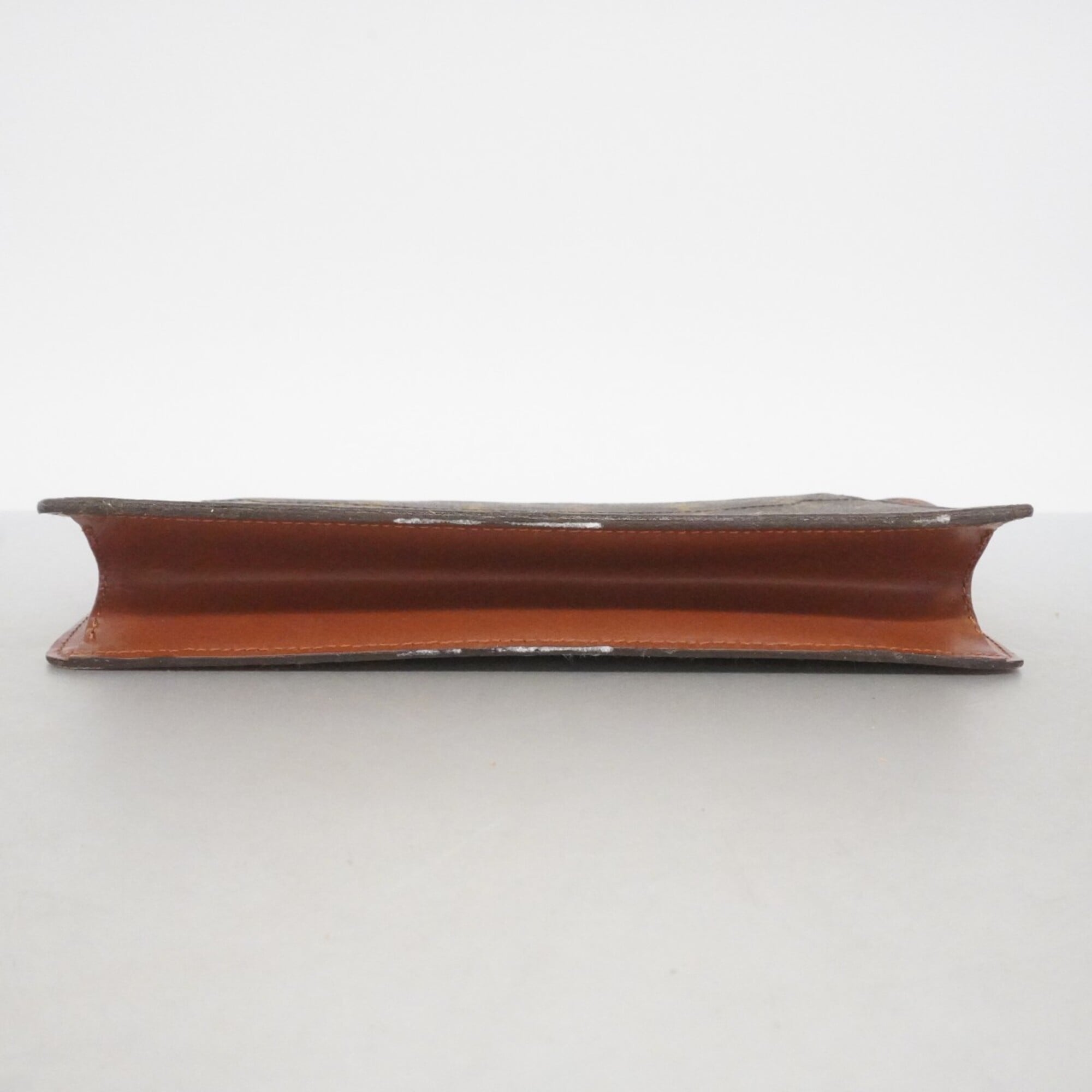 Louis Vuitton Brown Clutch Bag (Pre-Owned)