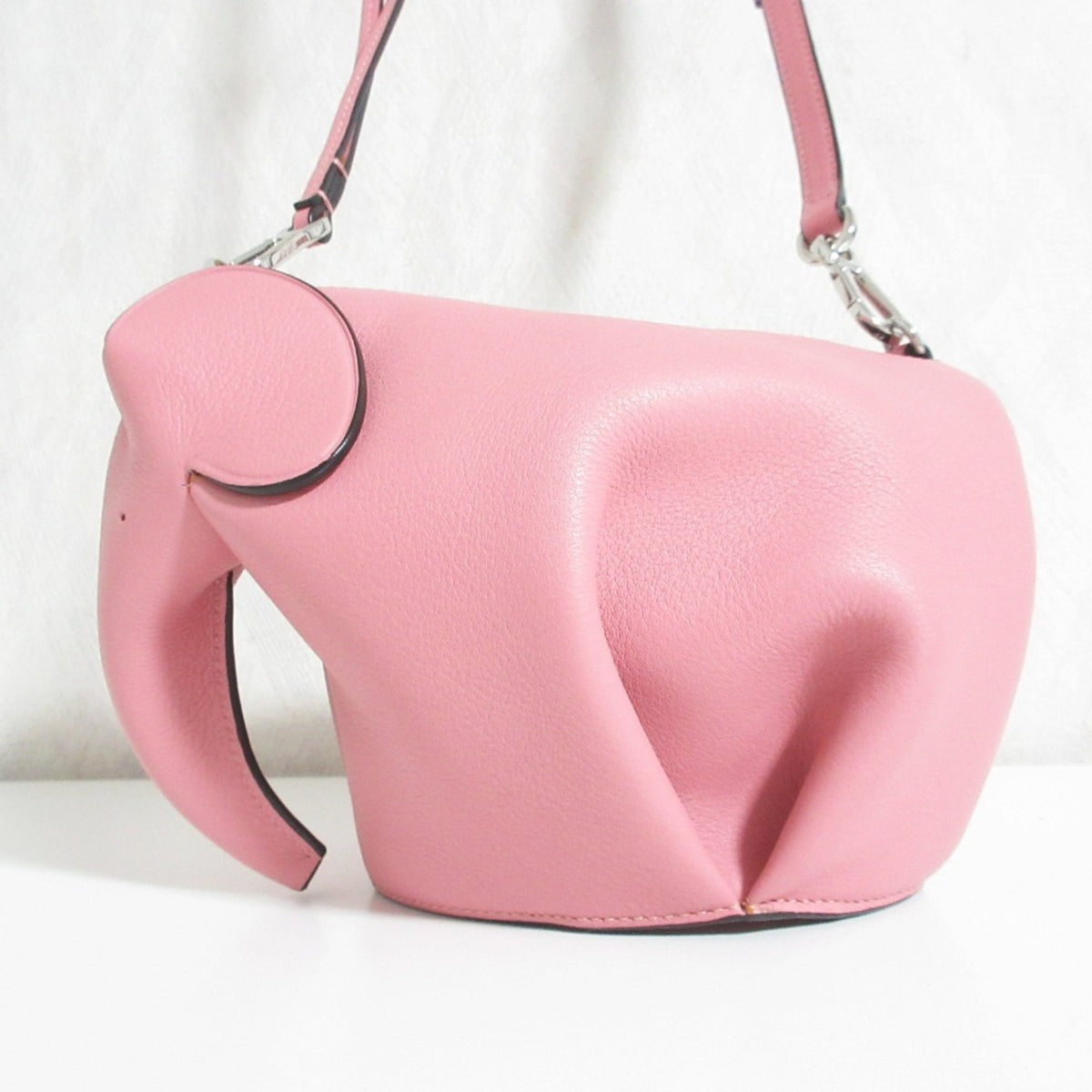 Loewe Pink Leather Shoulder Bag (Pre-Owned)