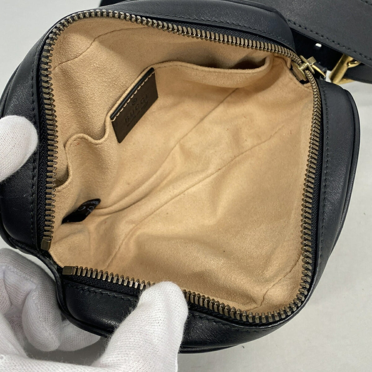 Gucci Black Leather Fanny Pack (Pre-Owned)