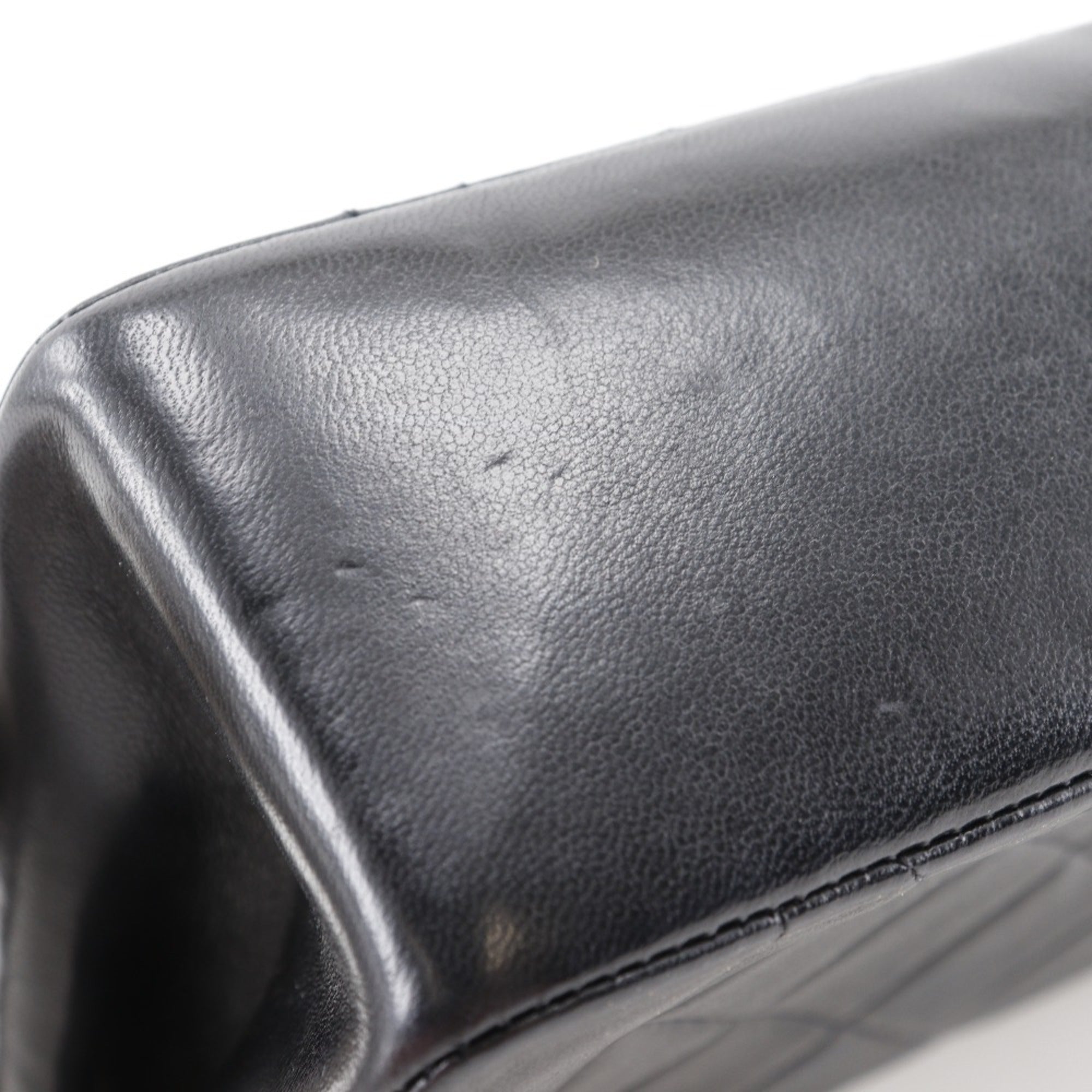 Chanel Matelasse Black Leather Shoulder Bag (Pre-Owned)