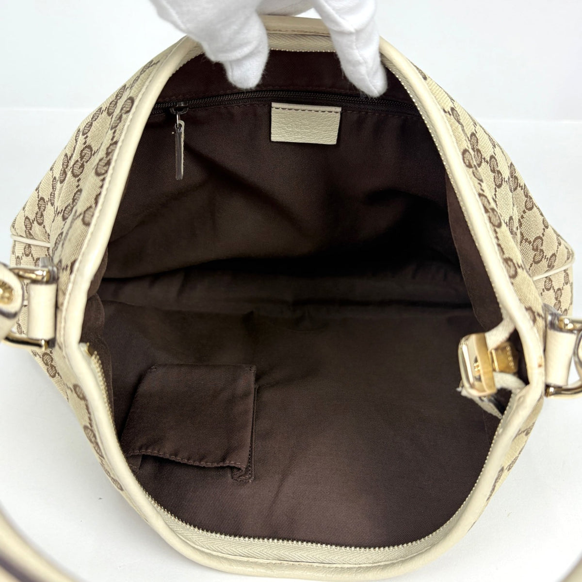 Gucci Abbey Beige White Gg Canvas Leather Shoulder Bag (Pre-Owned)