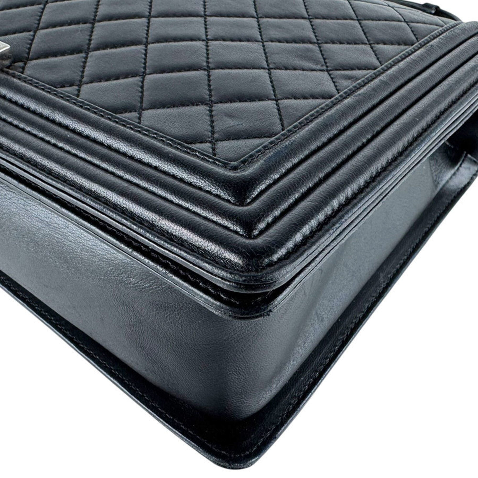 Chanel Black Leather Shoulder Bag (Pre-Owned)