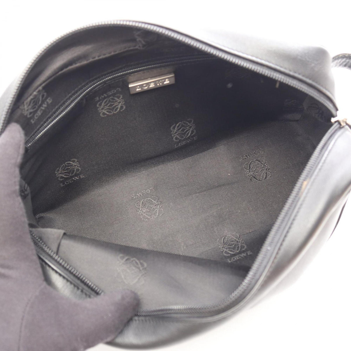 Loewe Black Leather Clutch Bag Handbag (Pre-Owned)