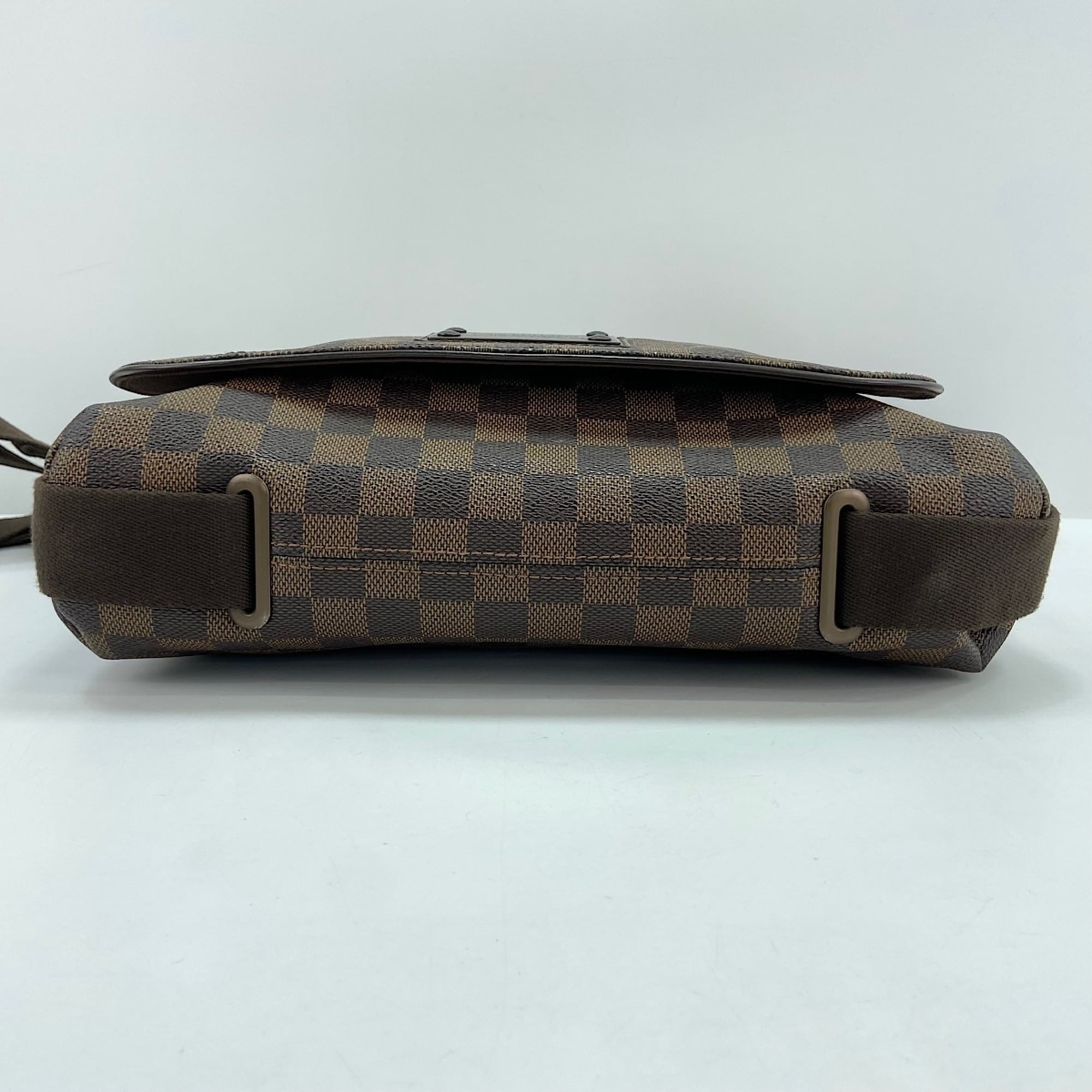 Louis Vuitton Brown Shoulder Bag (Pre-Owned)