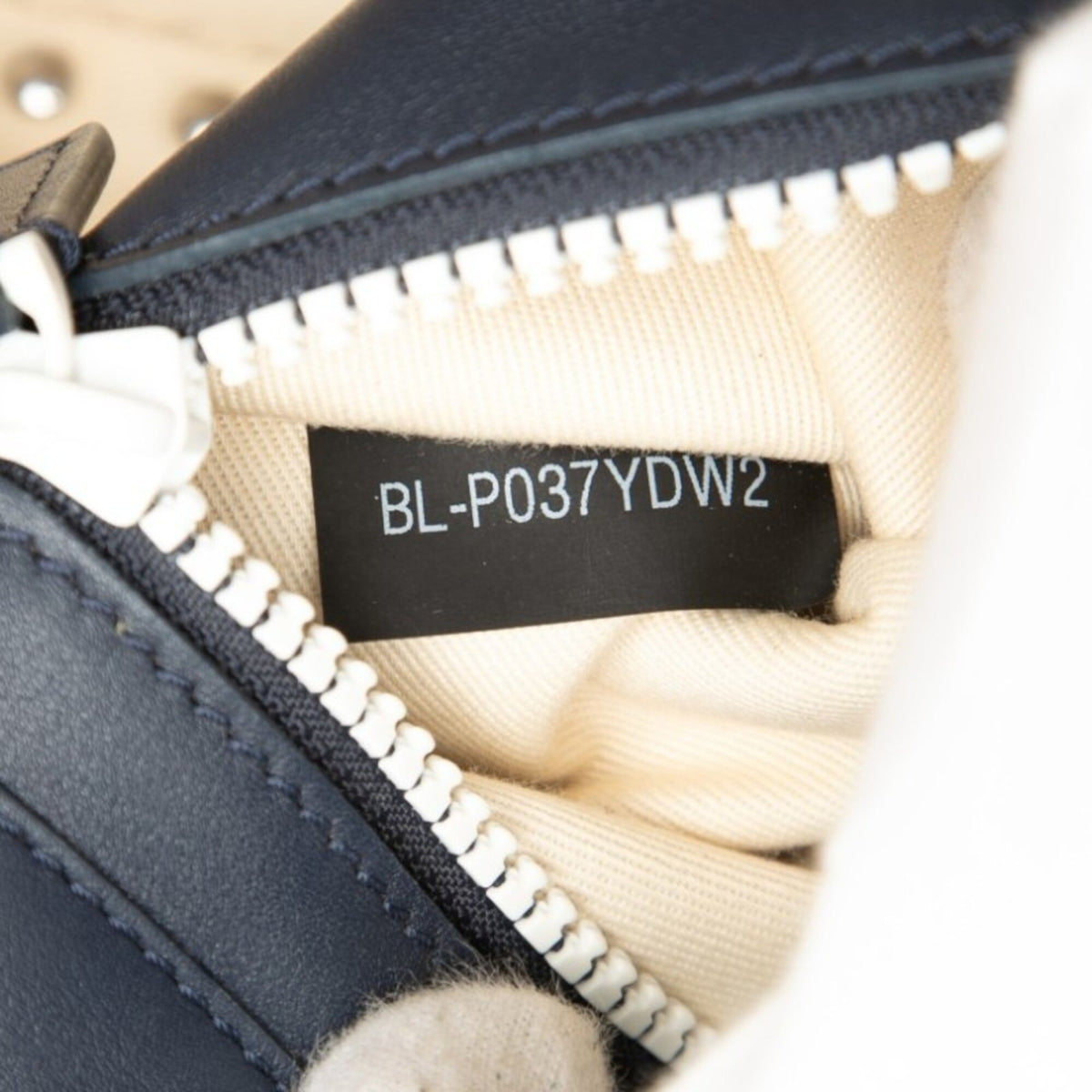 Valentino Navy White Leather Handbag Shoulder Bag (Pre-Owned)