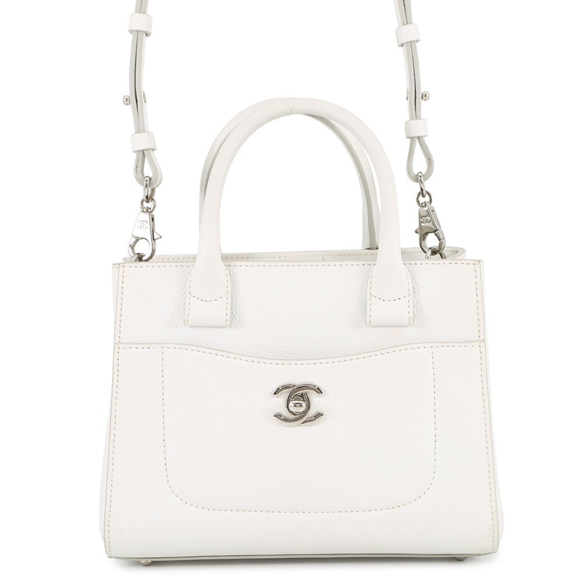 Chanel White Leather Handbag Shoulder Bag (Pre-Owned)