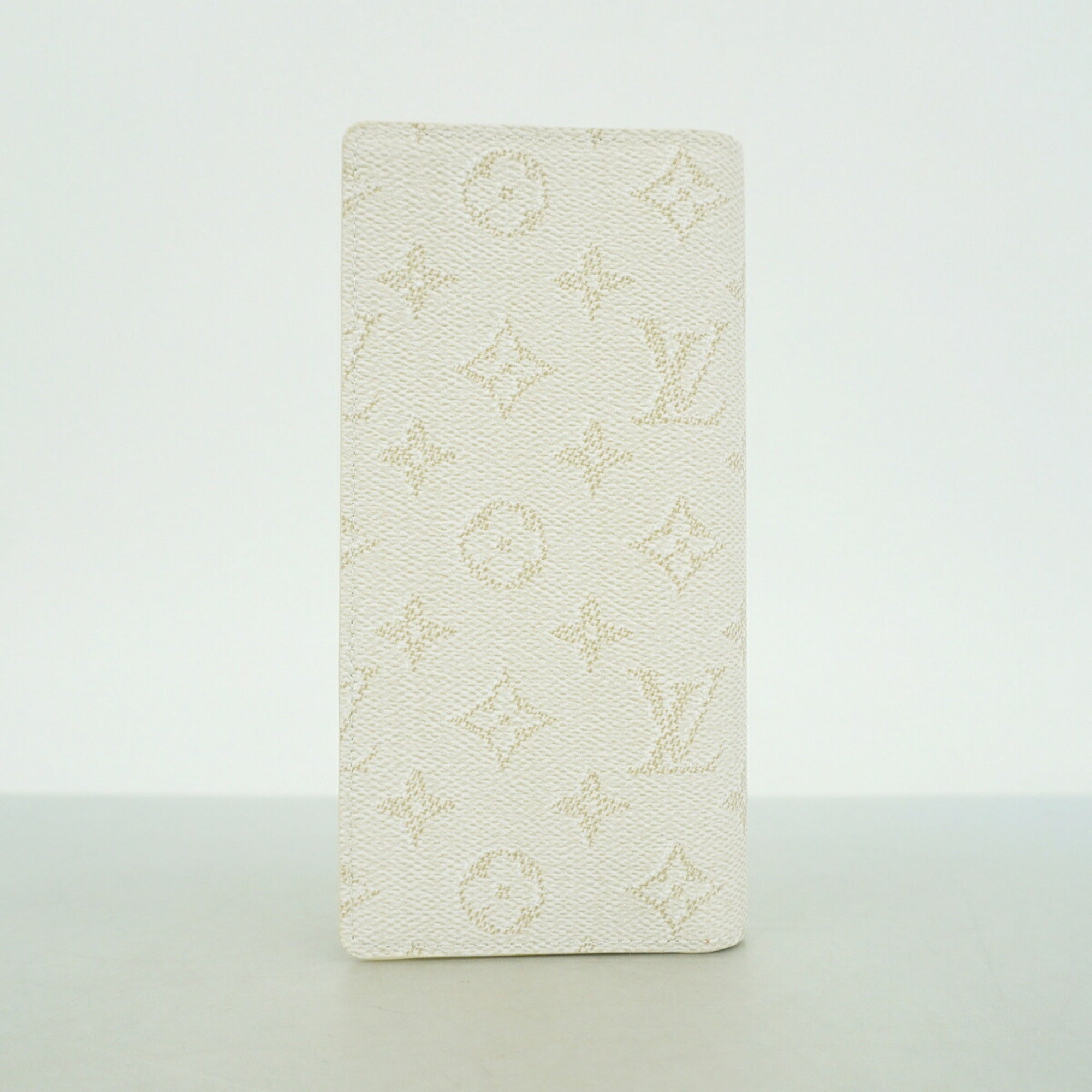 Louis Vuitton Off-White Long Wallet (Bi-Fold) (Pre-Owned)