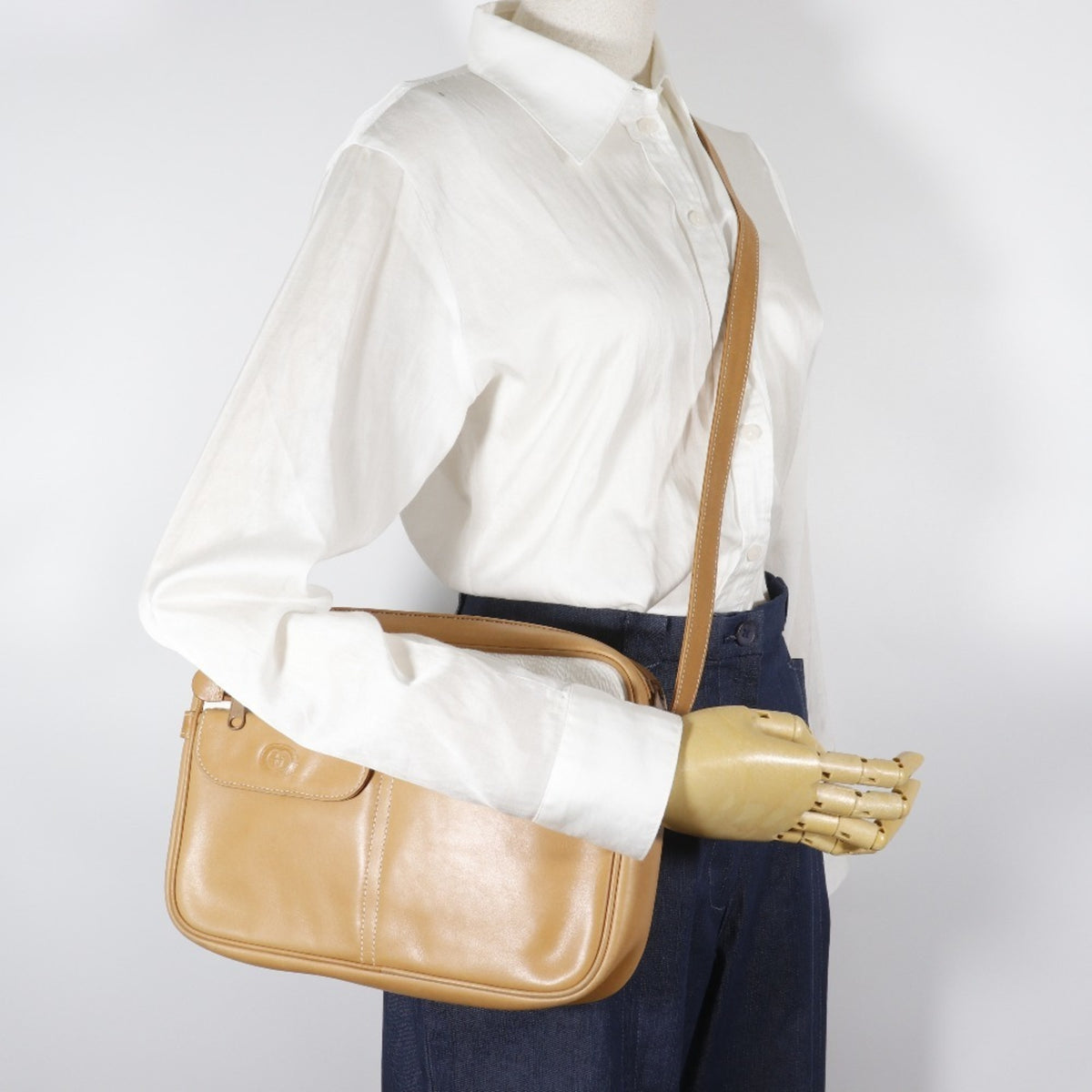Gucci Beige Leather Shoulder Bag (Pre-Owned)