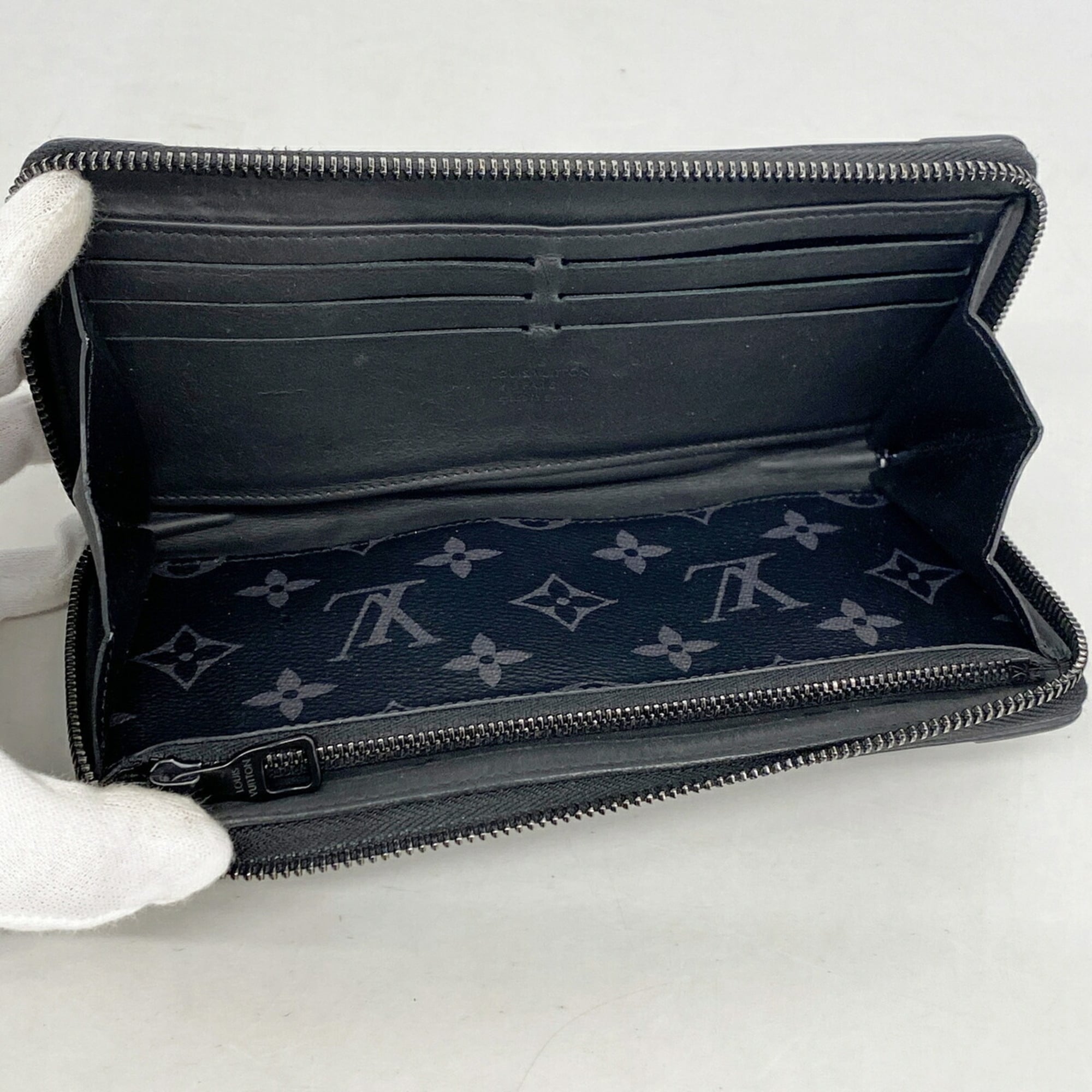 Louis Vuitton Black Long Wallet (Bi-Fold) (Pre-Owned)