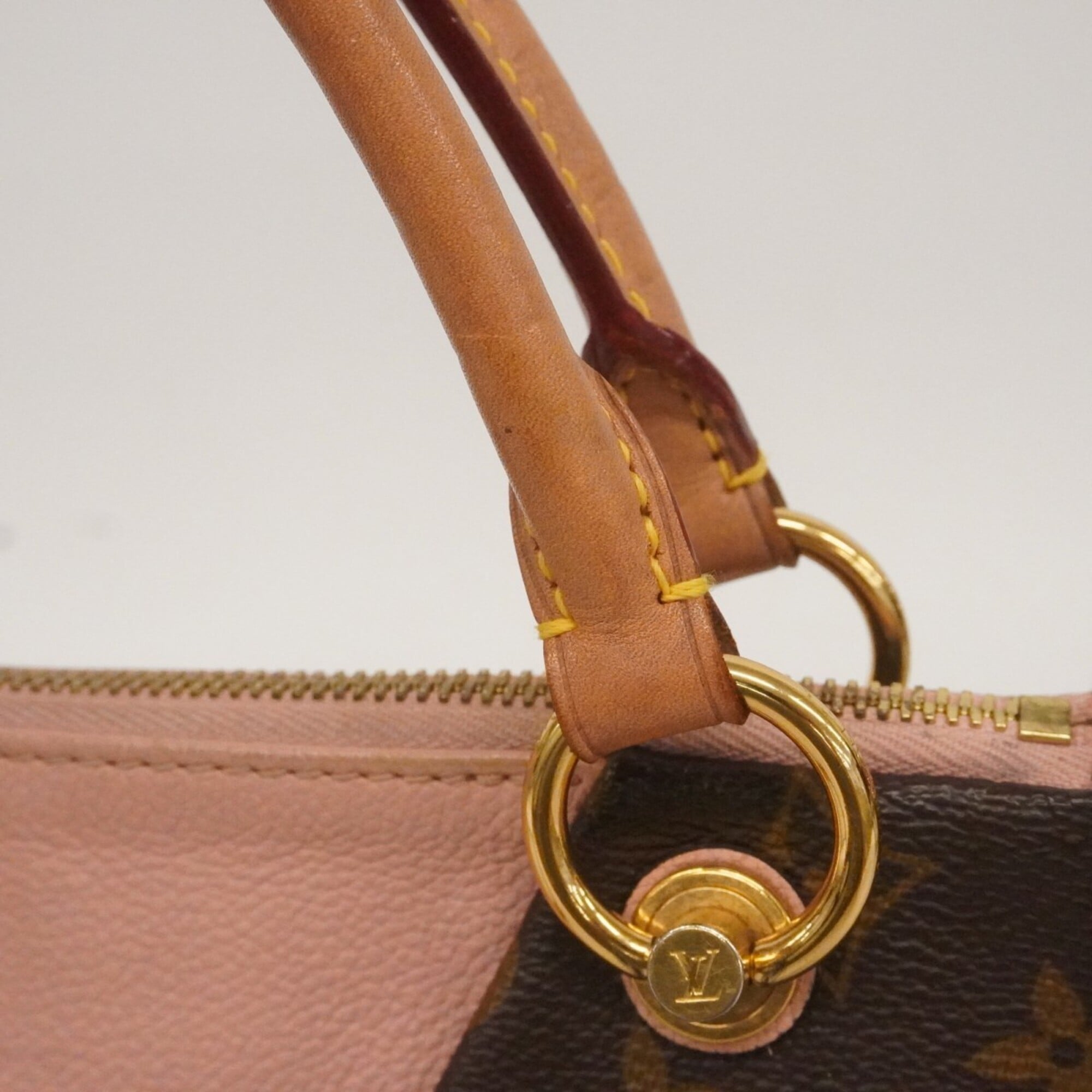 Louis Vuitton Rose Ballerine Handbag (Pre-Owned)