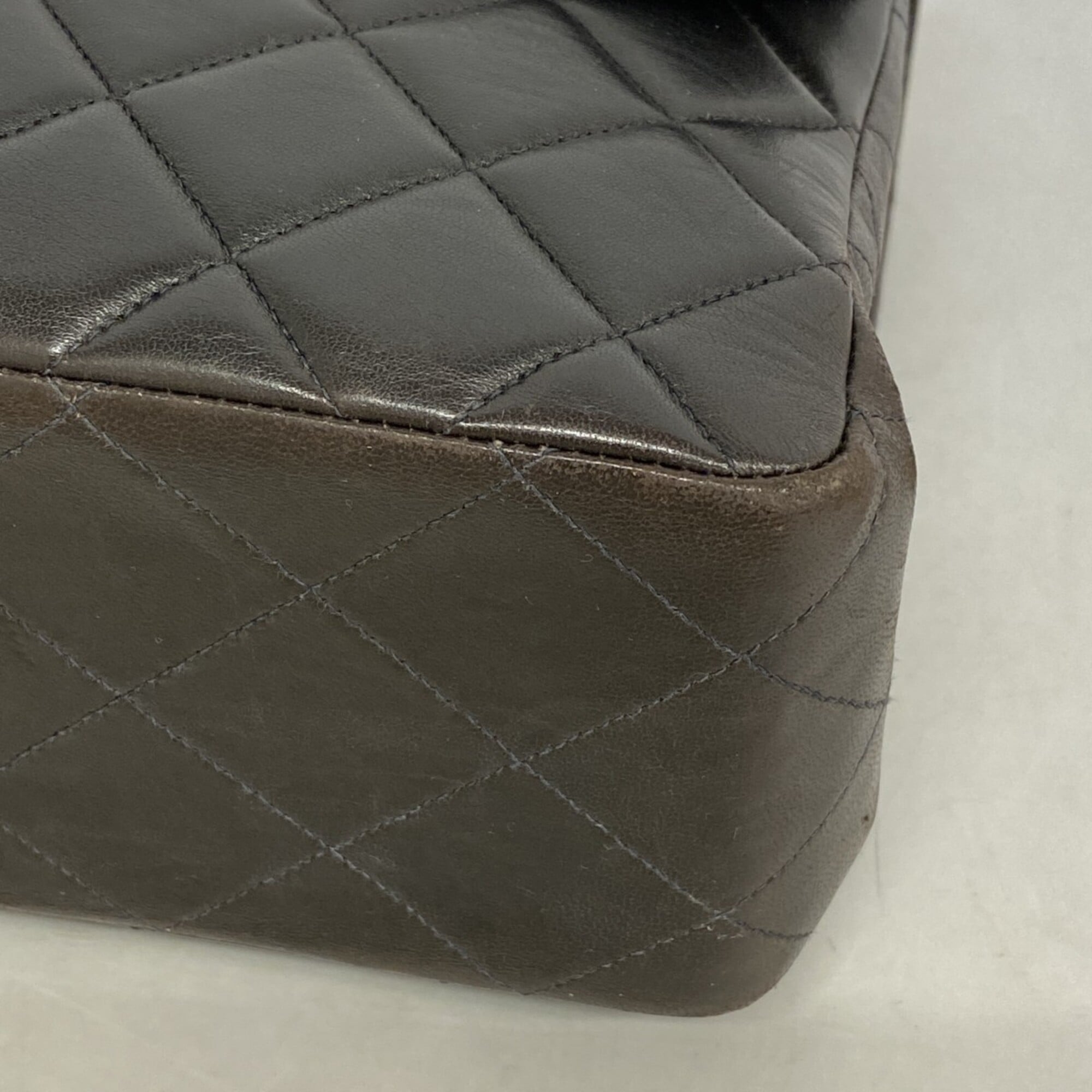 Chanel Black Leather Shoulder Bag (Pre-Owned)
