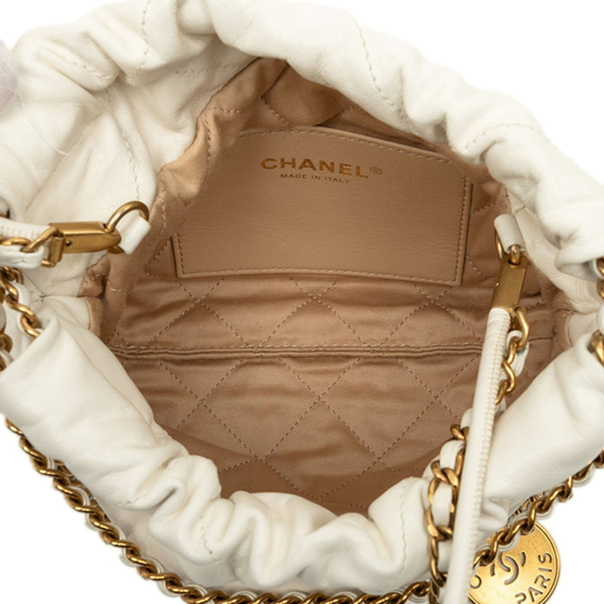 Chanel White Leather Shoulder Bag (Pre-Owned)