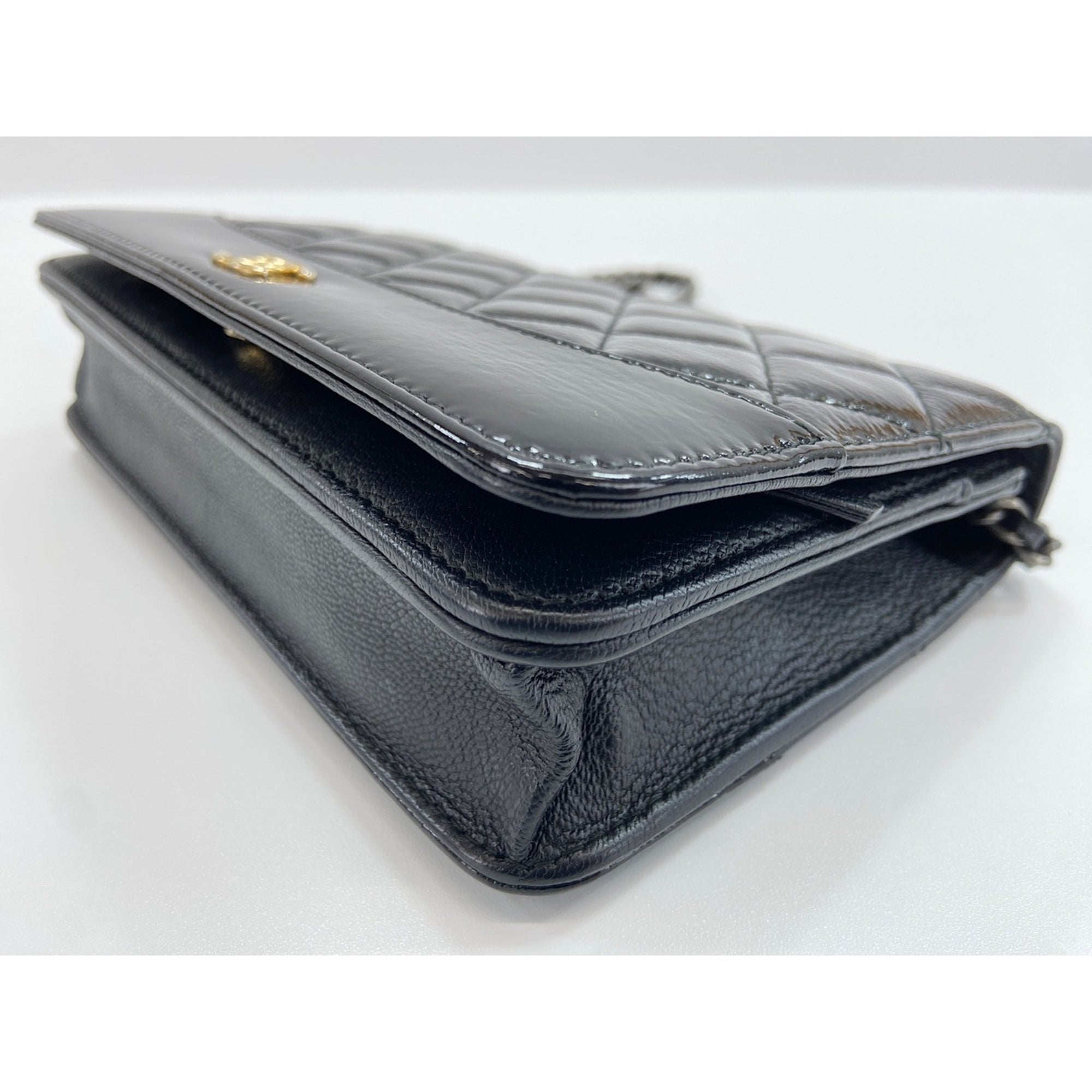 Chanel Black Shoulder Bag (Pre-Owned)