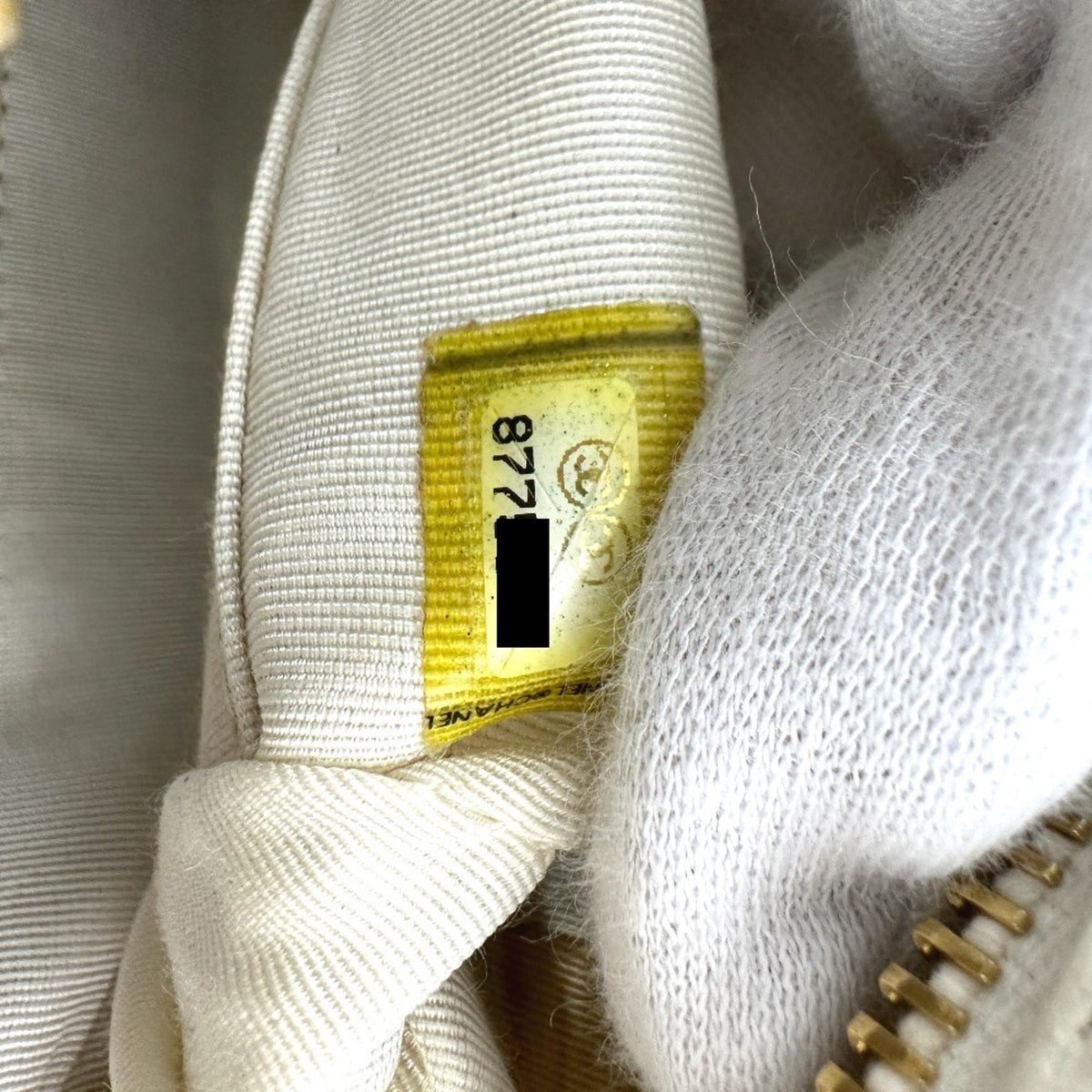 Chanel White Leather Handbag (Pre-Owned)