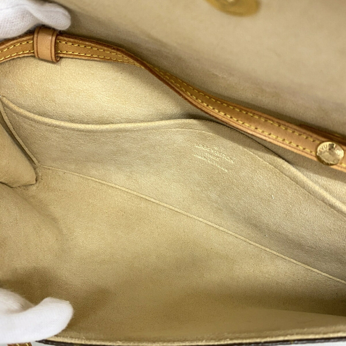 Louis Vuitton Brown Shoulder Bag (Pre-Owned)