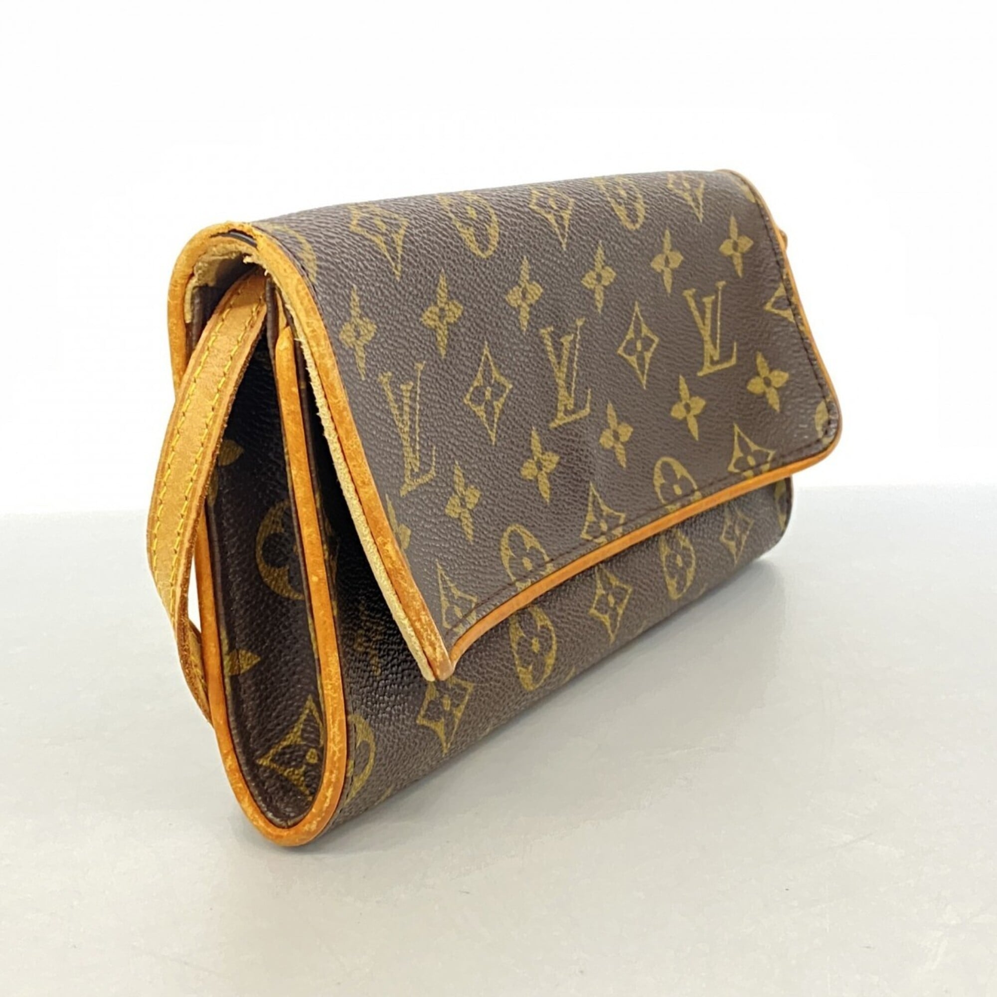 Louis Vuitton Brown Shoulder Bag (Pre-Owned)