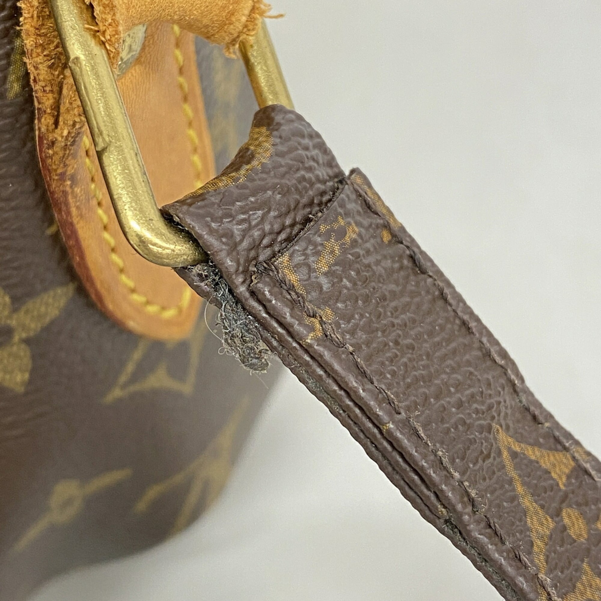 Louis Vuitton Brown Shoulder Bag (Pre-Owned)
