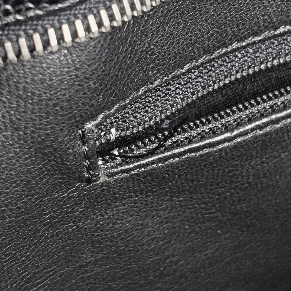 Chanel Black Grained Calfskin Tote Bag (Pre-Owned)