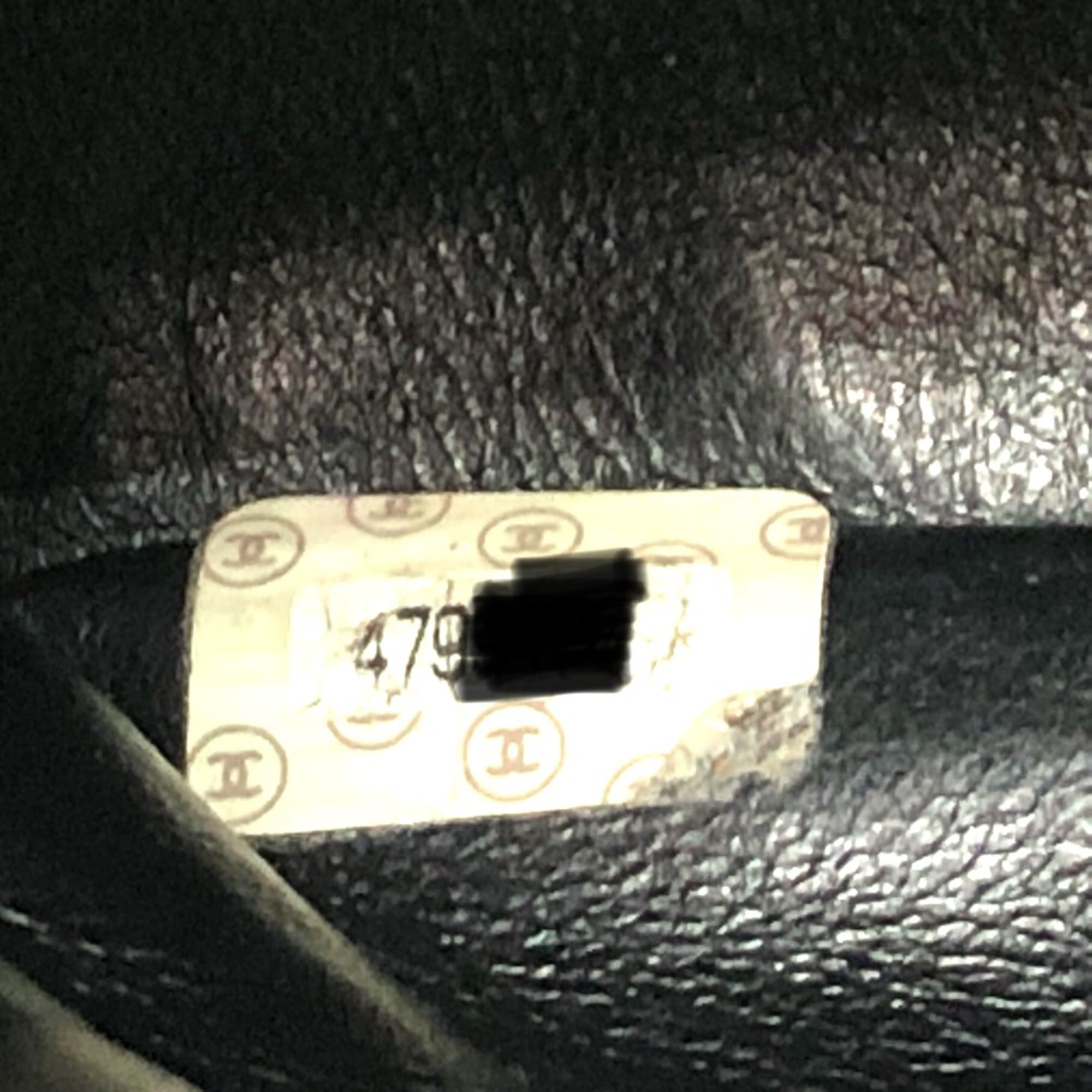 Chanel Black Leather Shoulder Bag (Pre-Owned)