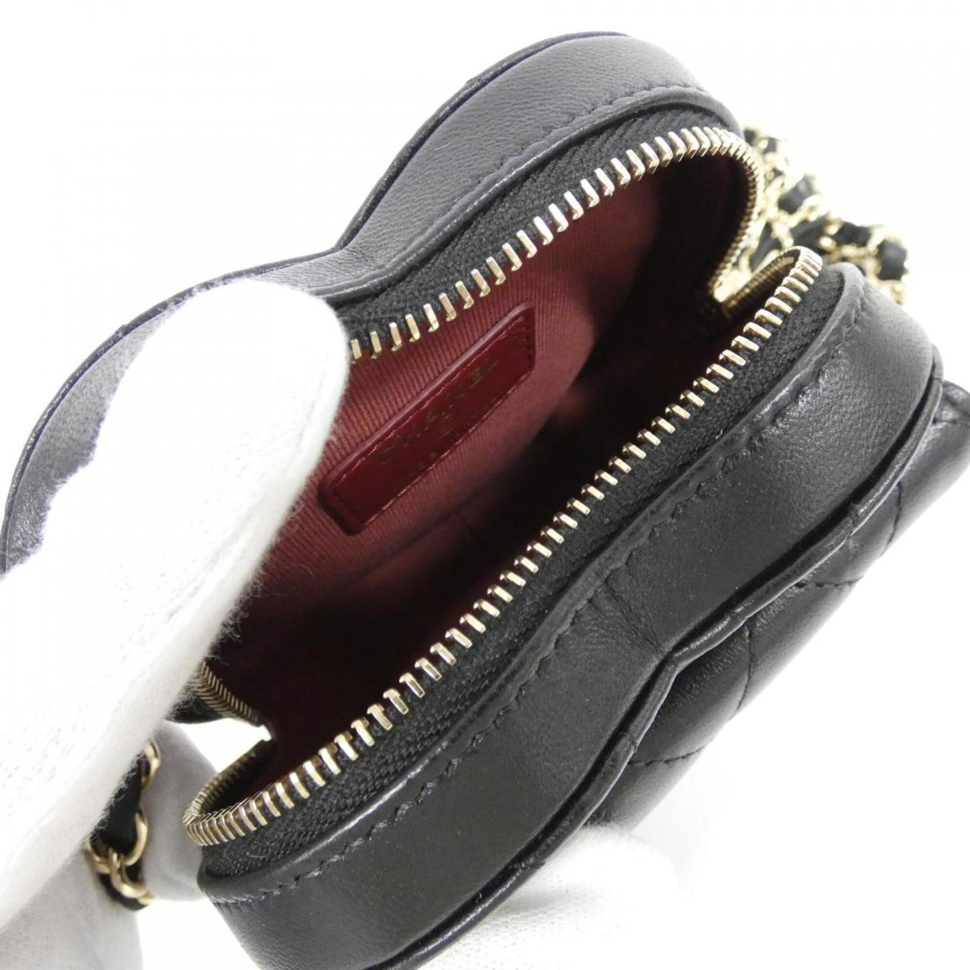 Chanel Black Leather Fanny Pack (Pre-Owned)