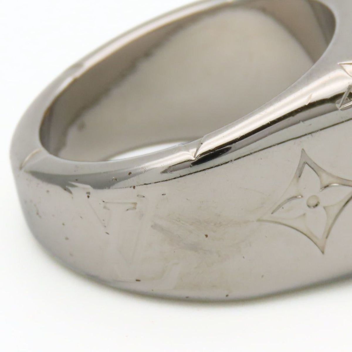 Louis Vuitton Silver Metal Band Ring (Pre-Owned)
