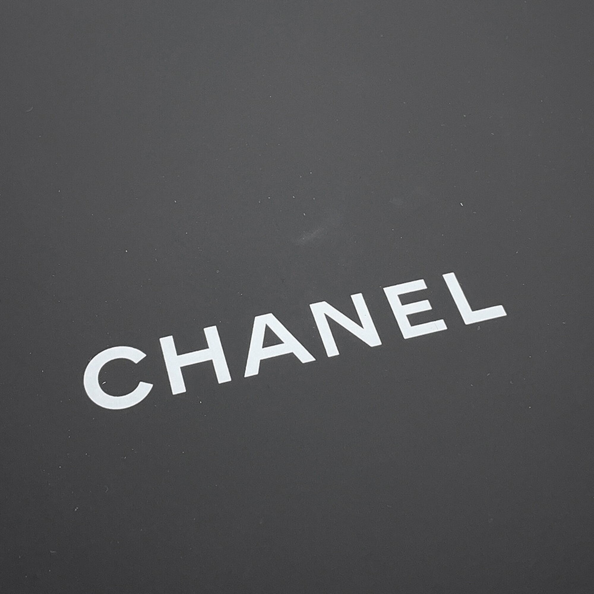 Chanel Black Grained Calfskin Handbag Shoulder Bag (Pre-Owned)