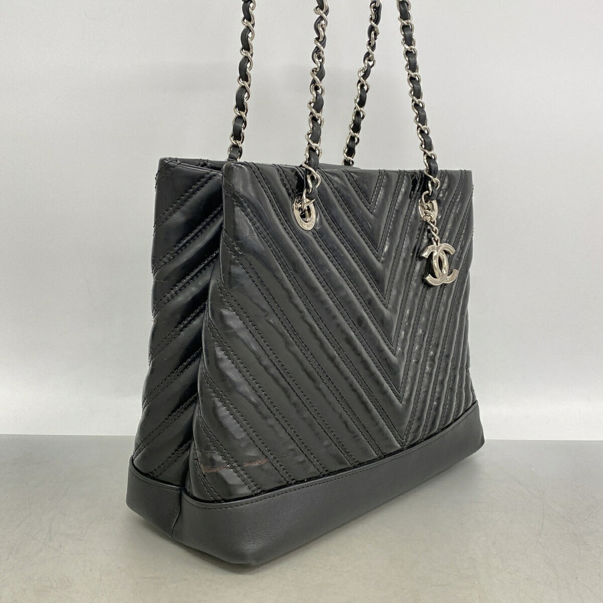 Chanel Black Patent Leather Tote Bag (Pre-Owned)