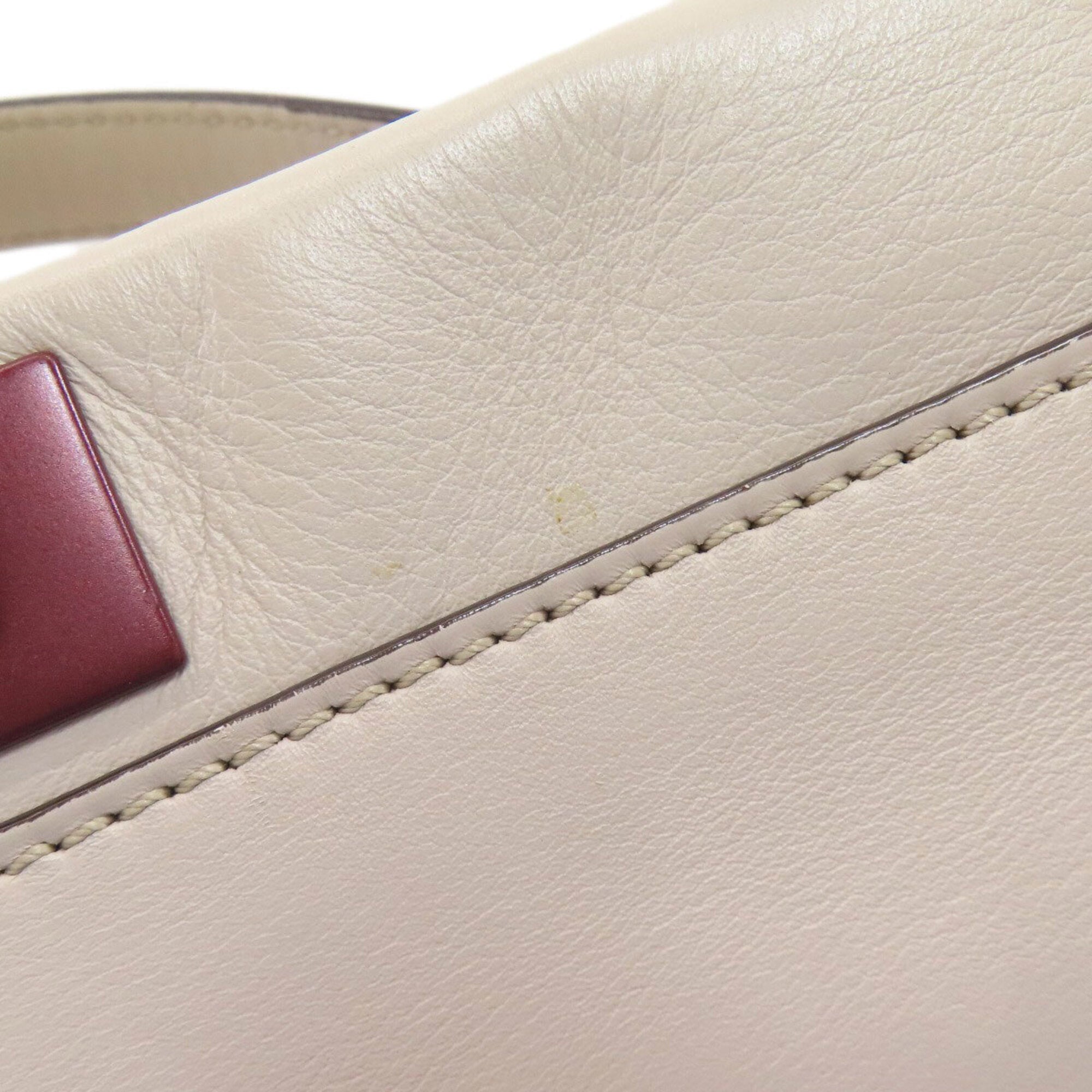 Fendi Light Gray Leather Handbag (Pre-Owned)