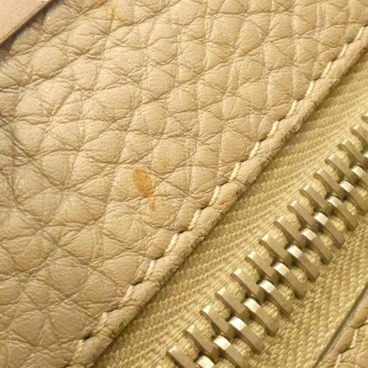 Fendi Beige Leather Handbag (Pre-Owned)