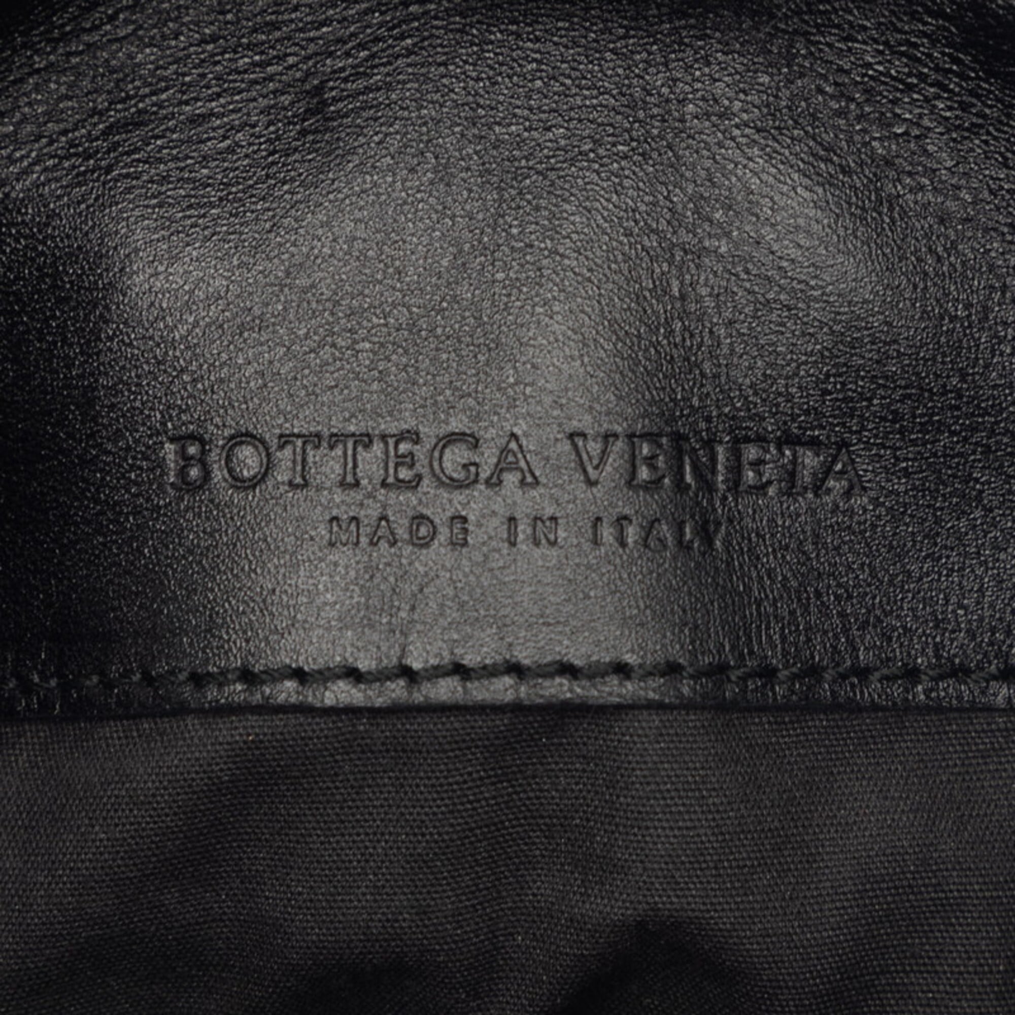 Bottega Veneta Black Leather Pochette Shoulder Bag (Pre-Owned)