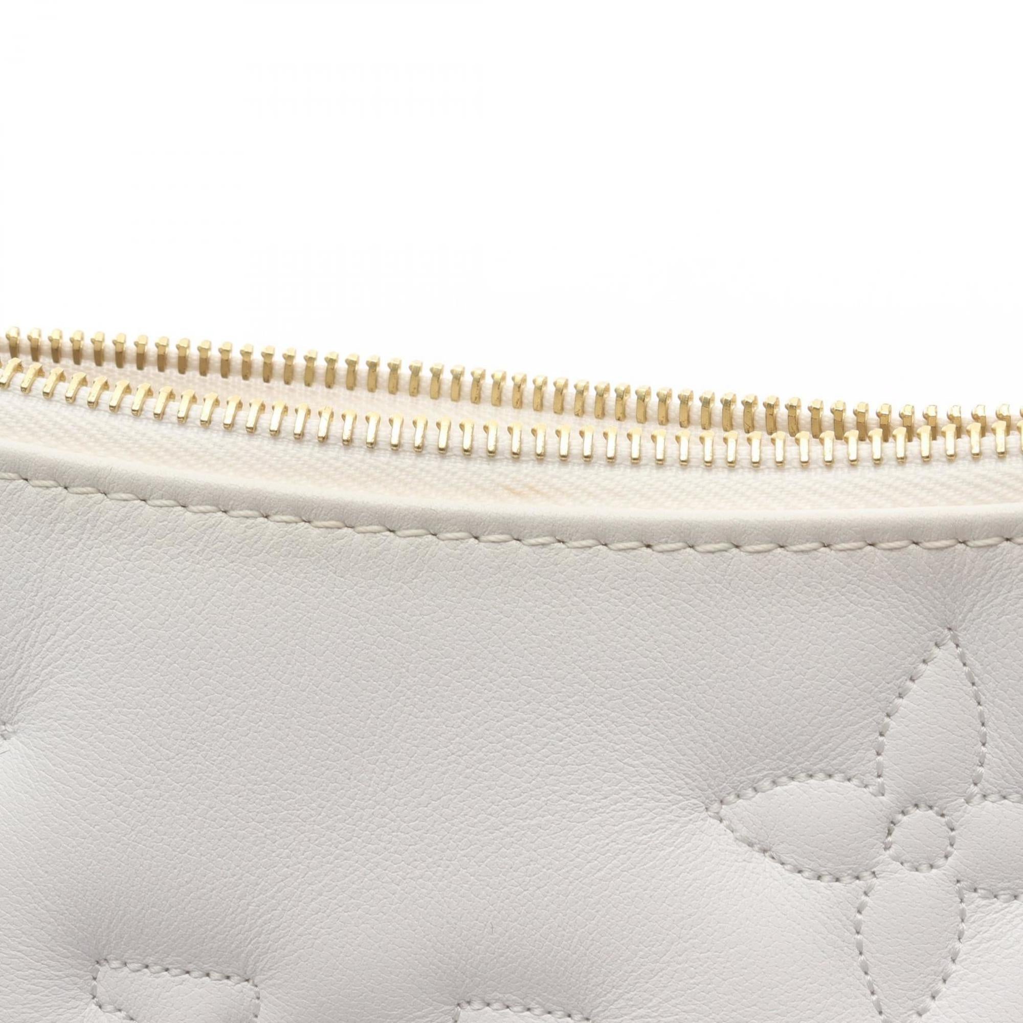 Louis Vuitton White Leather Handbag (Pre-Owned)