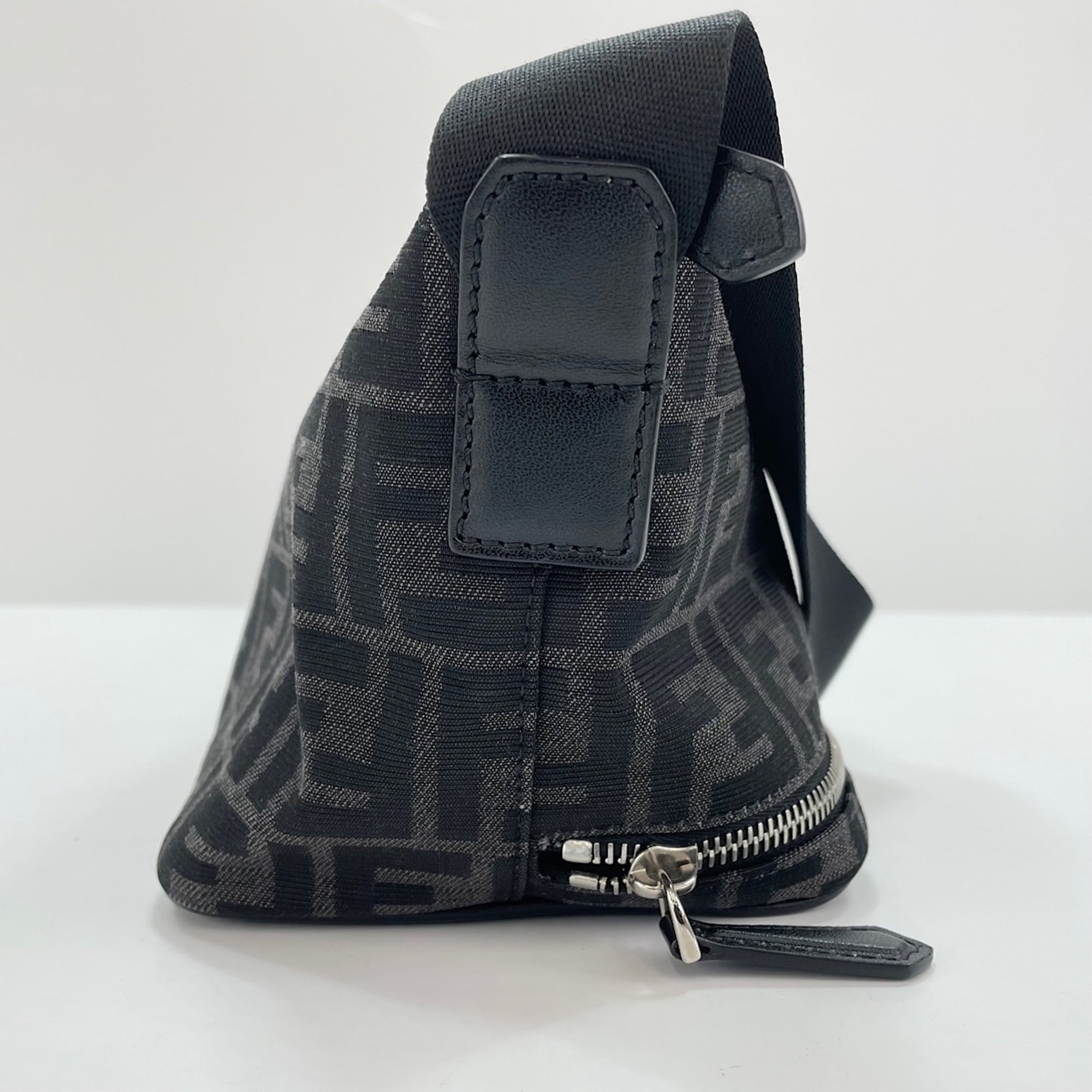 Fendi Black Canvas Shoulder Bag (Pre-Owned)