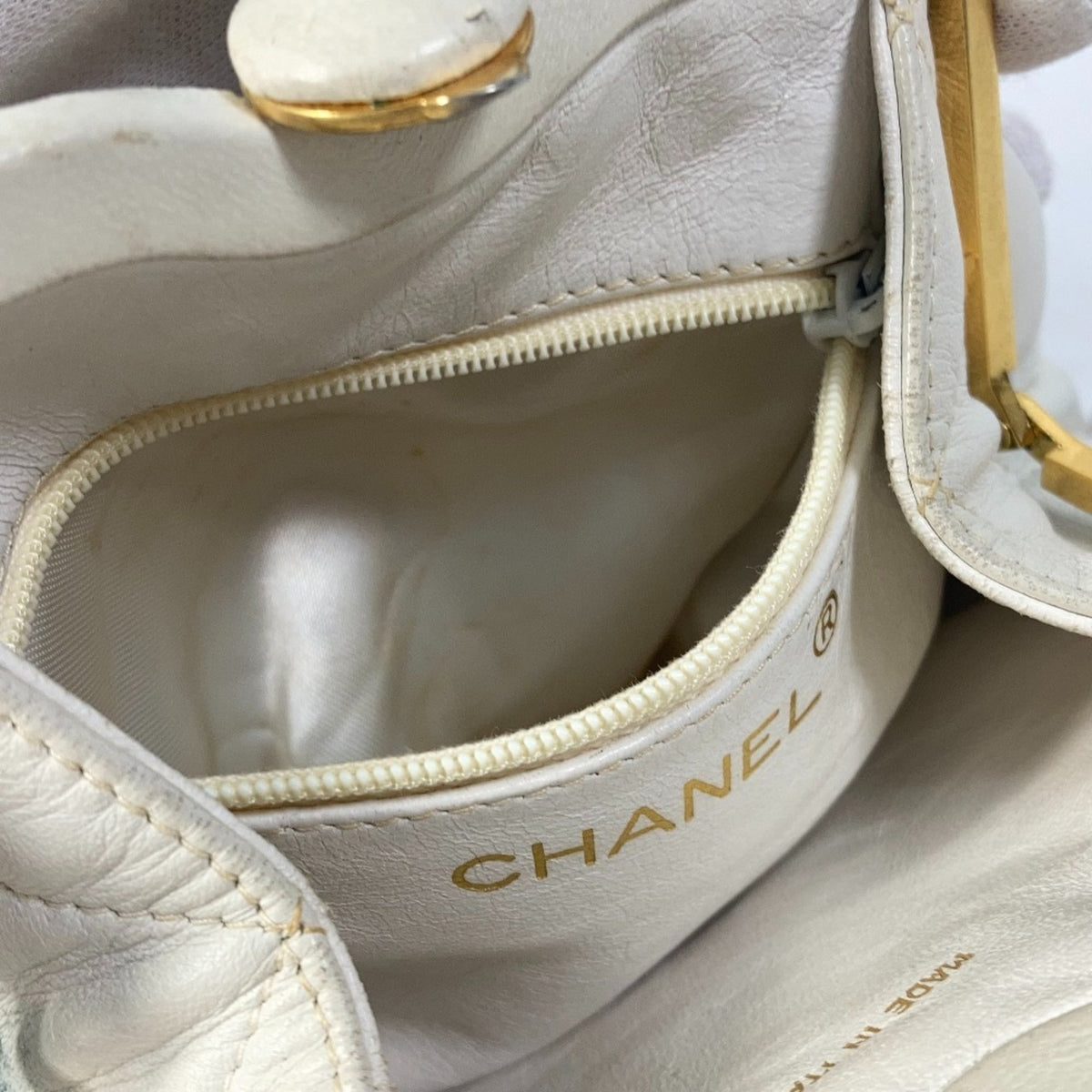 Chanel White Leather Fanny Pack (Pre-Owned)