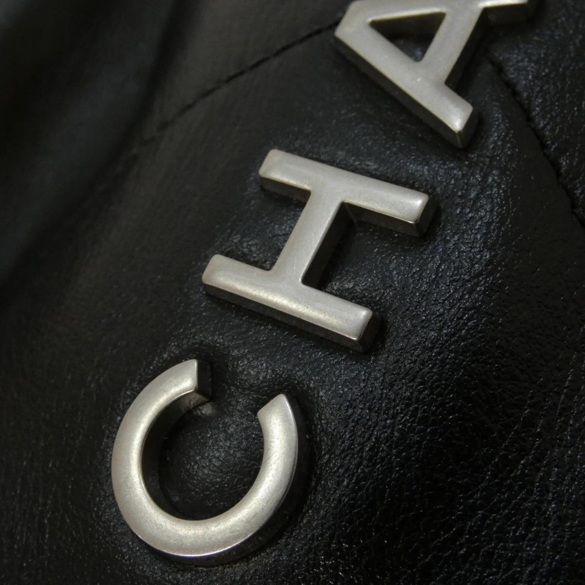 Chanel Black Leather Shoulder Bag (Pre-Owned)