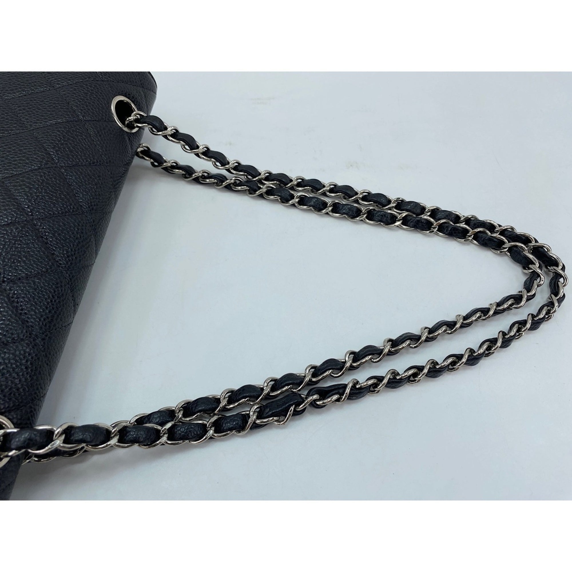 Chanel Black Shoulder Bag (Pre-Owned)
