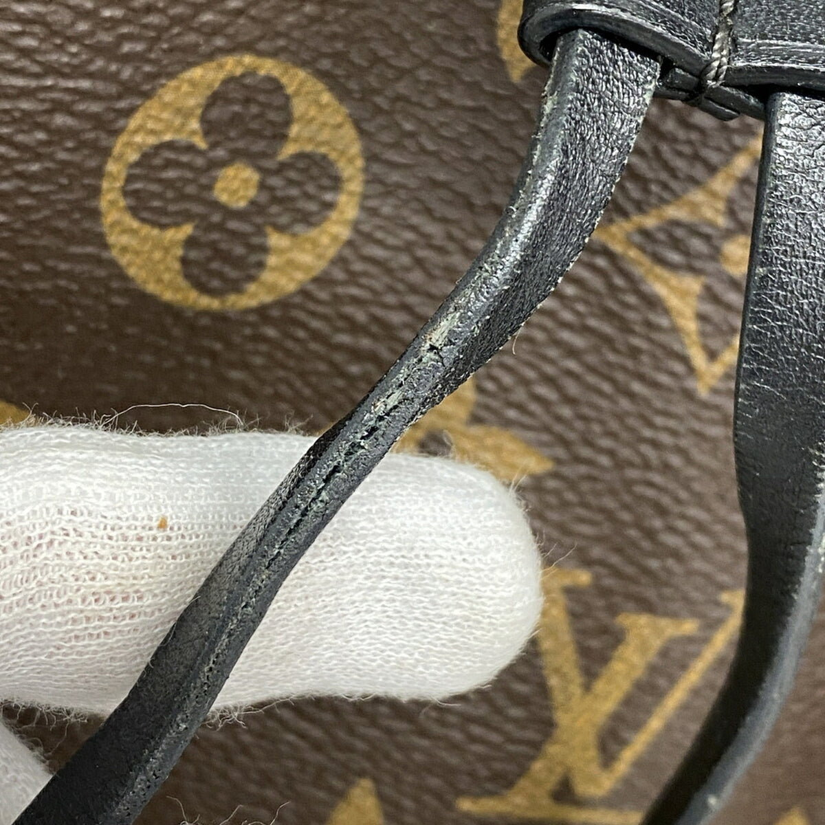 Louis Vuitton Brown Shoulder Bag (Pre-Owned)