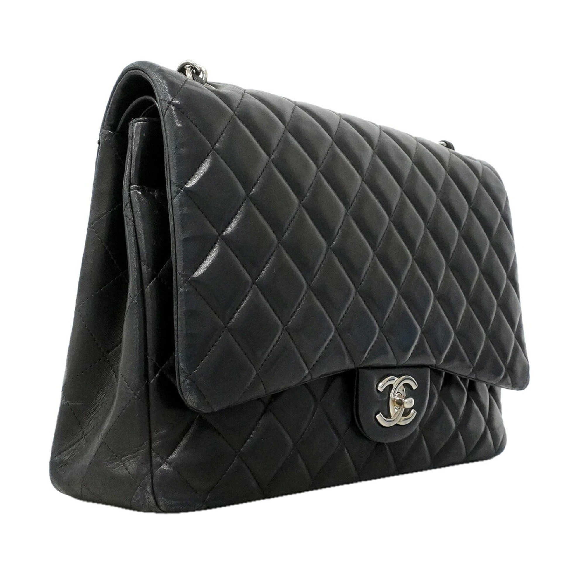 Chanel Black Leather Shoulder Bag (Pre-Owned)