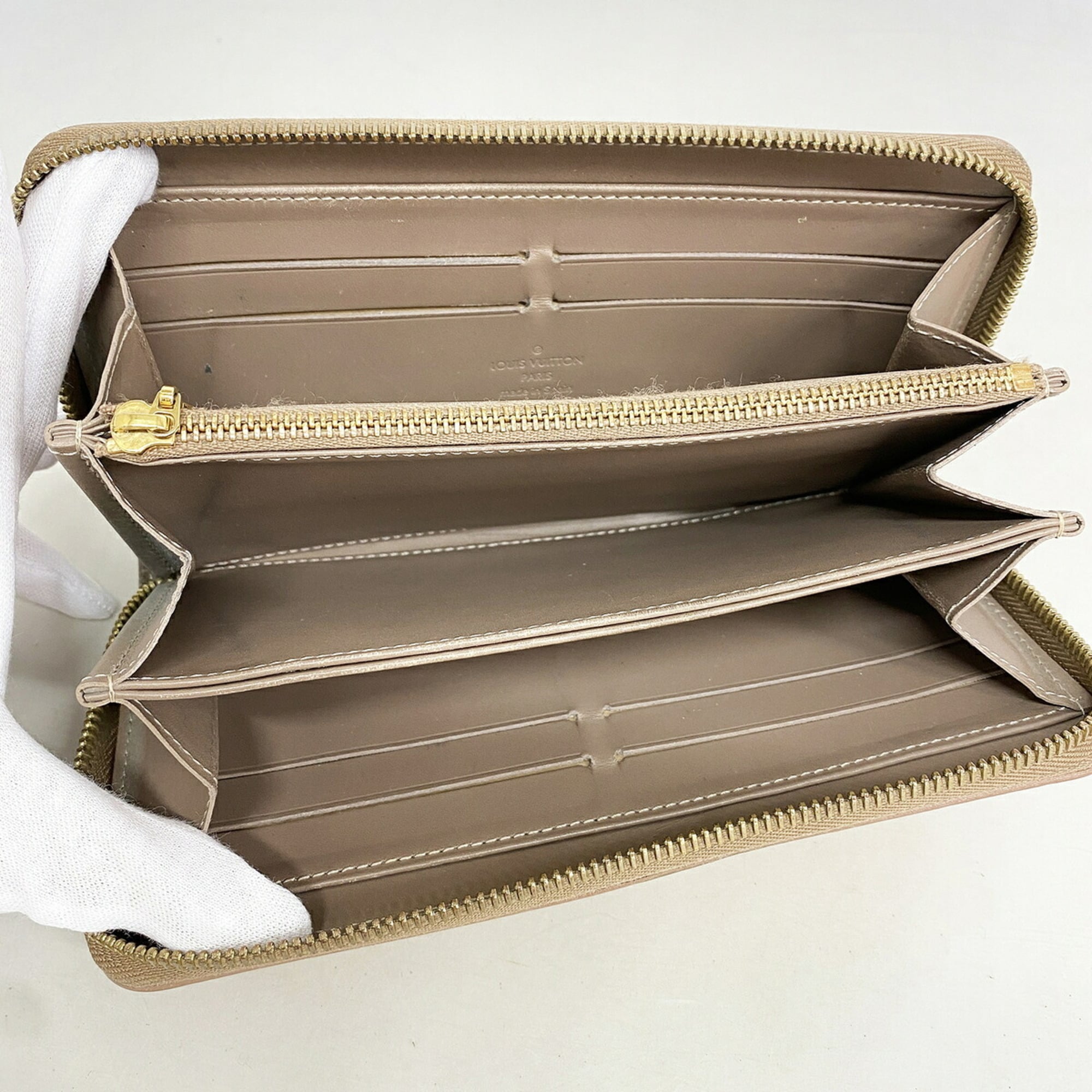 Louis Vuitton Beige Poodle Long Wallet (Bi-Fold) (Pre-Owned)