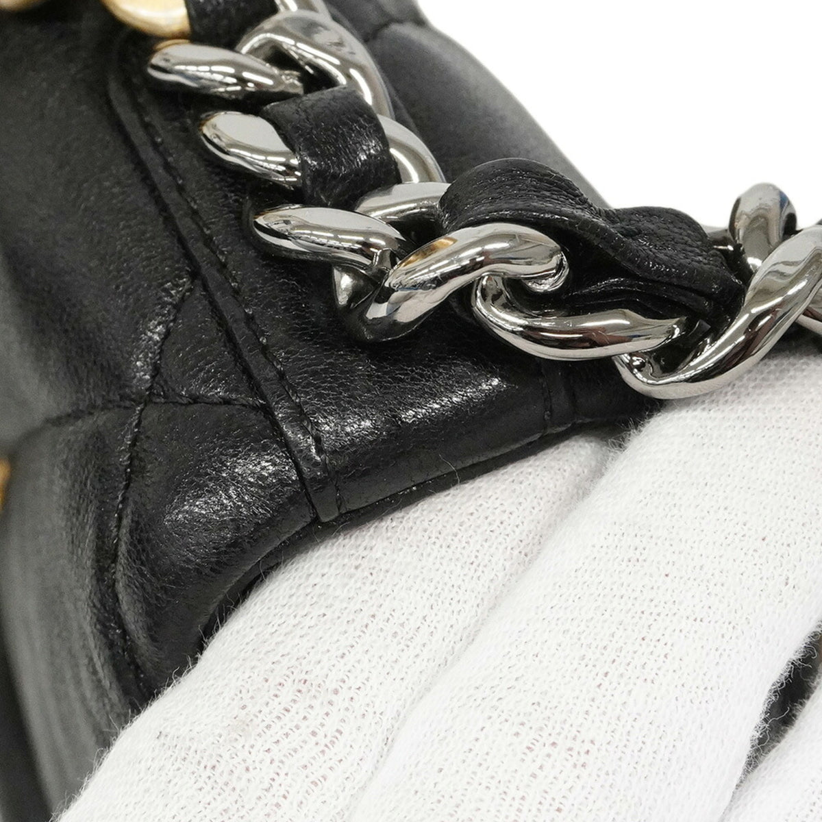 Chanel Black Leather Handbag (Pre-Owned)